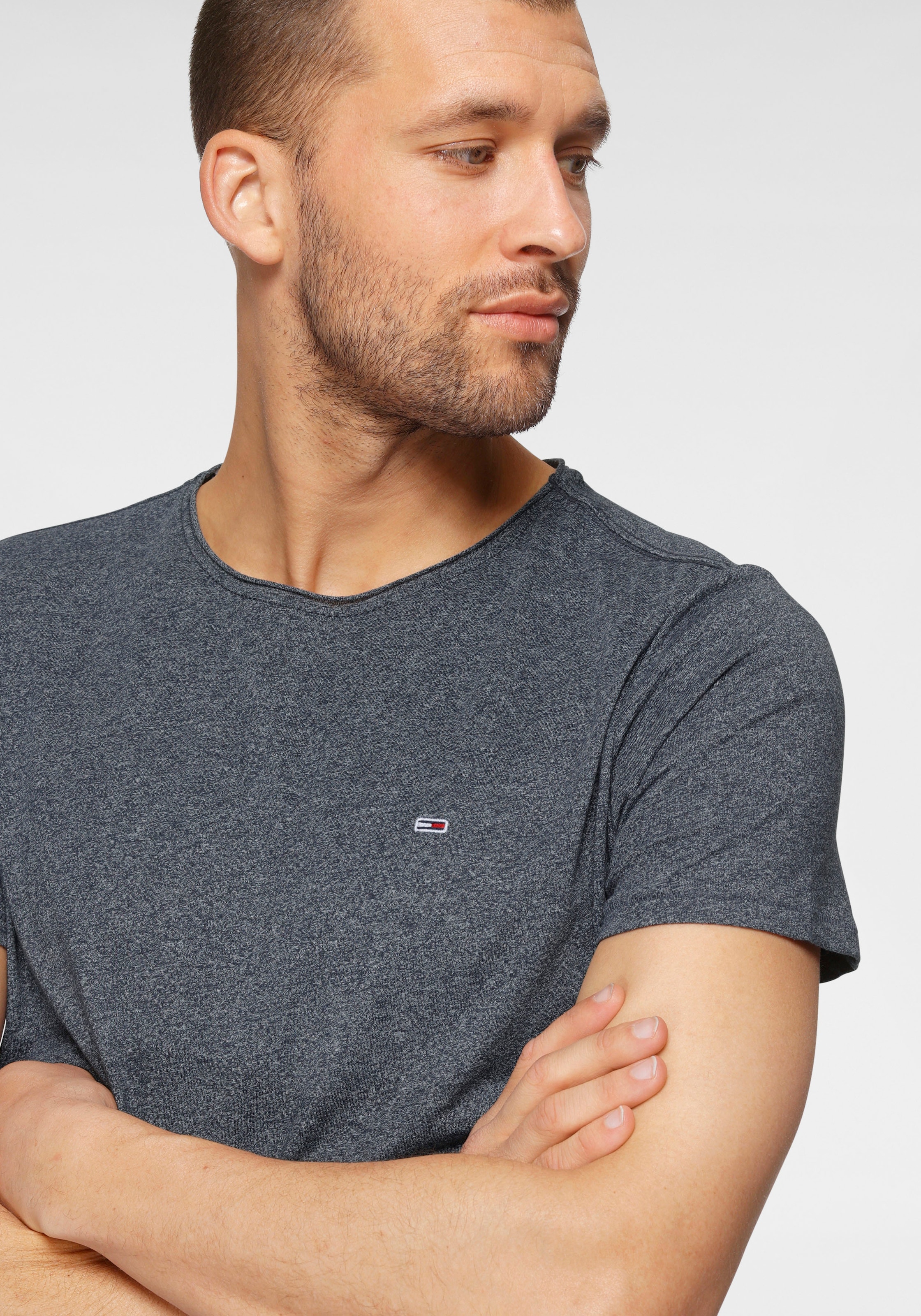 Tommy Jeans T-Shirt »TJM SLIM JASPE C NECK«, Classics Slim Fit mit Markenlabel