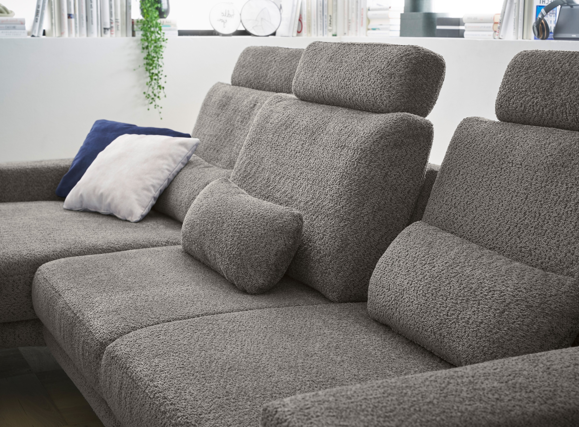 set one by Musterring Ecksofa »SO 3600, inkl motor. Sitztiefenverstellung, Kopfstützen, Nierenkissen«, Sitzhöhe 44 cm, Kaltschaum, Breite 293 x Tiefe 180 cm, Kama anthrazit
