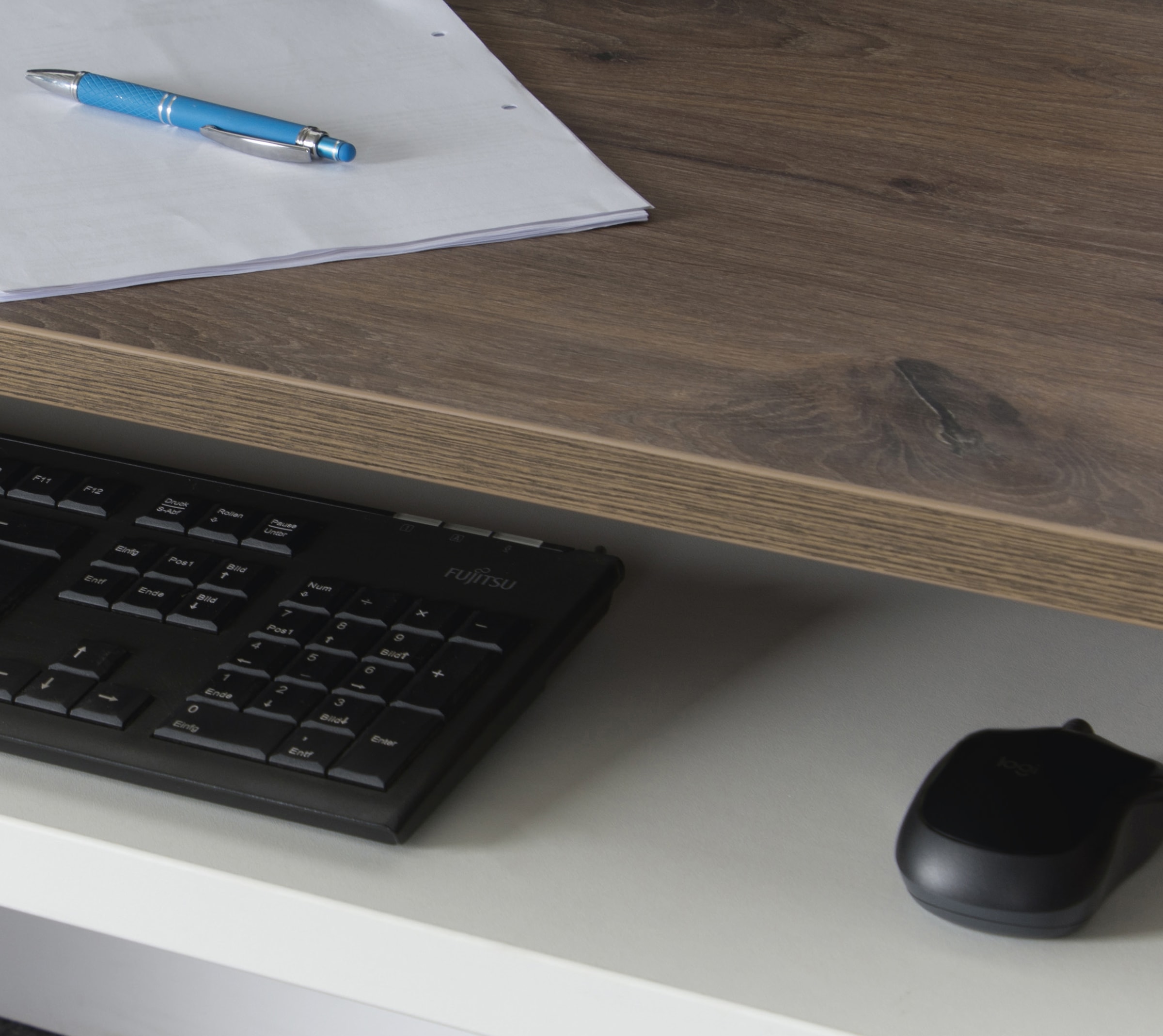 VOGL Möbelfabrik Schreibtisch »Barrie mit 2-farbigem Tastaturauszug«, in 2 Breiten, 2,5 cm Tischplattenstärke, Made in Germany