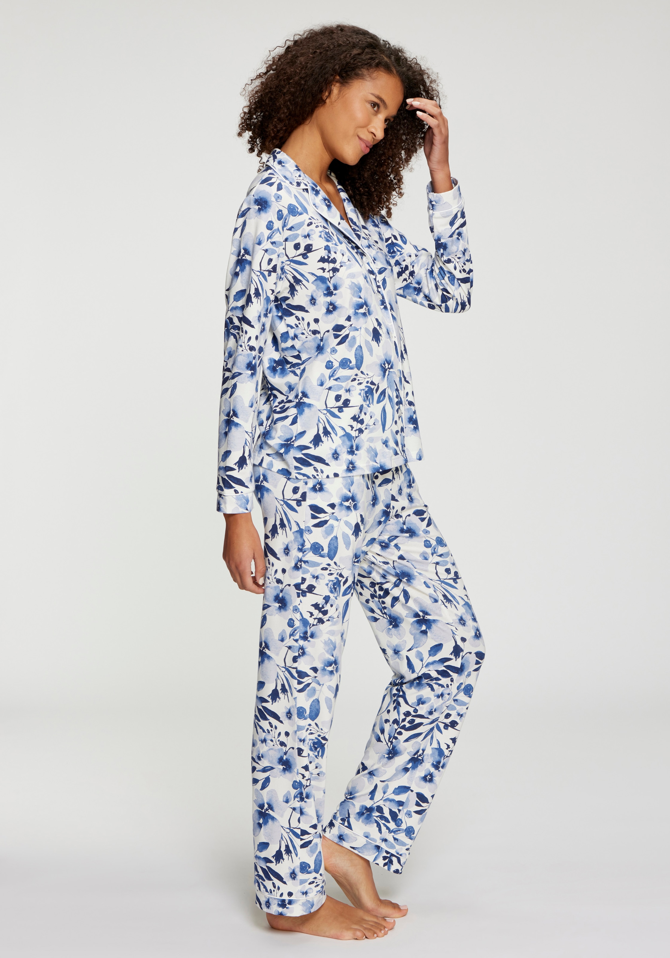 LASCANA Pyjama Set, 2 mit Blumen-Alloverprint