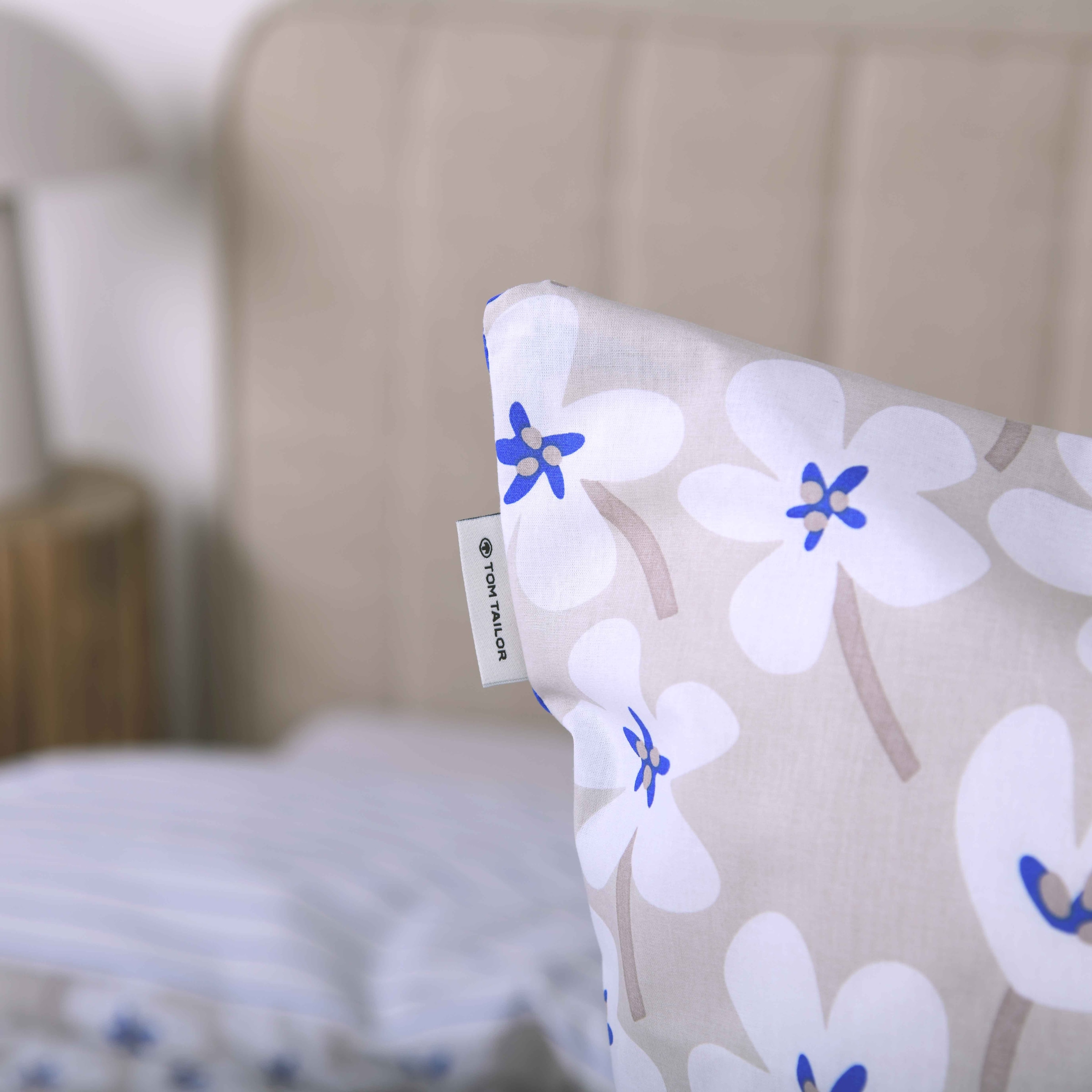 TOM TAILOR HOME »FRESH FLOWERS 135x200cm, 155x220cm oder 200x220cm« 2 Stk. new bedroom, mit farbigem Markenreißverschluss