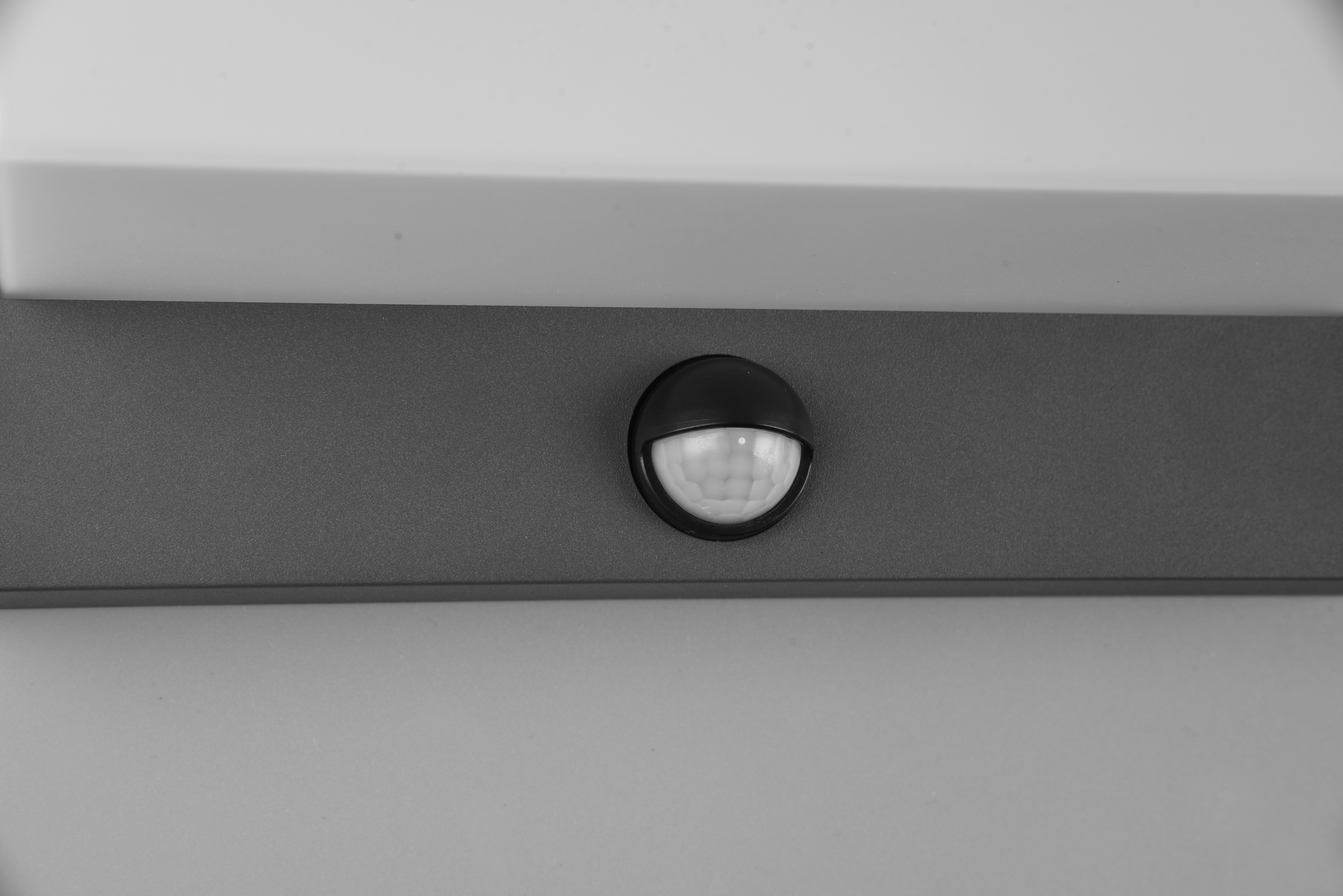 TRIO Leuchten LED Außen-Wandleuchte »NESTOS, Outdoor Wandlampe Hauswand IP54, LED 13W 1300 Lumen 3000 K« LED-Board 1 Stk. Warmweiß LED Wandlampe anthrazit, Garten Terrasse Hauswand, mit Bewegungsmelder