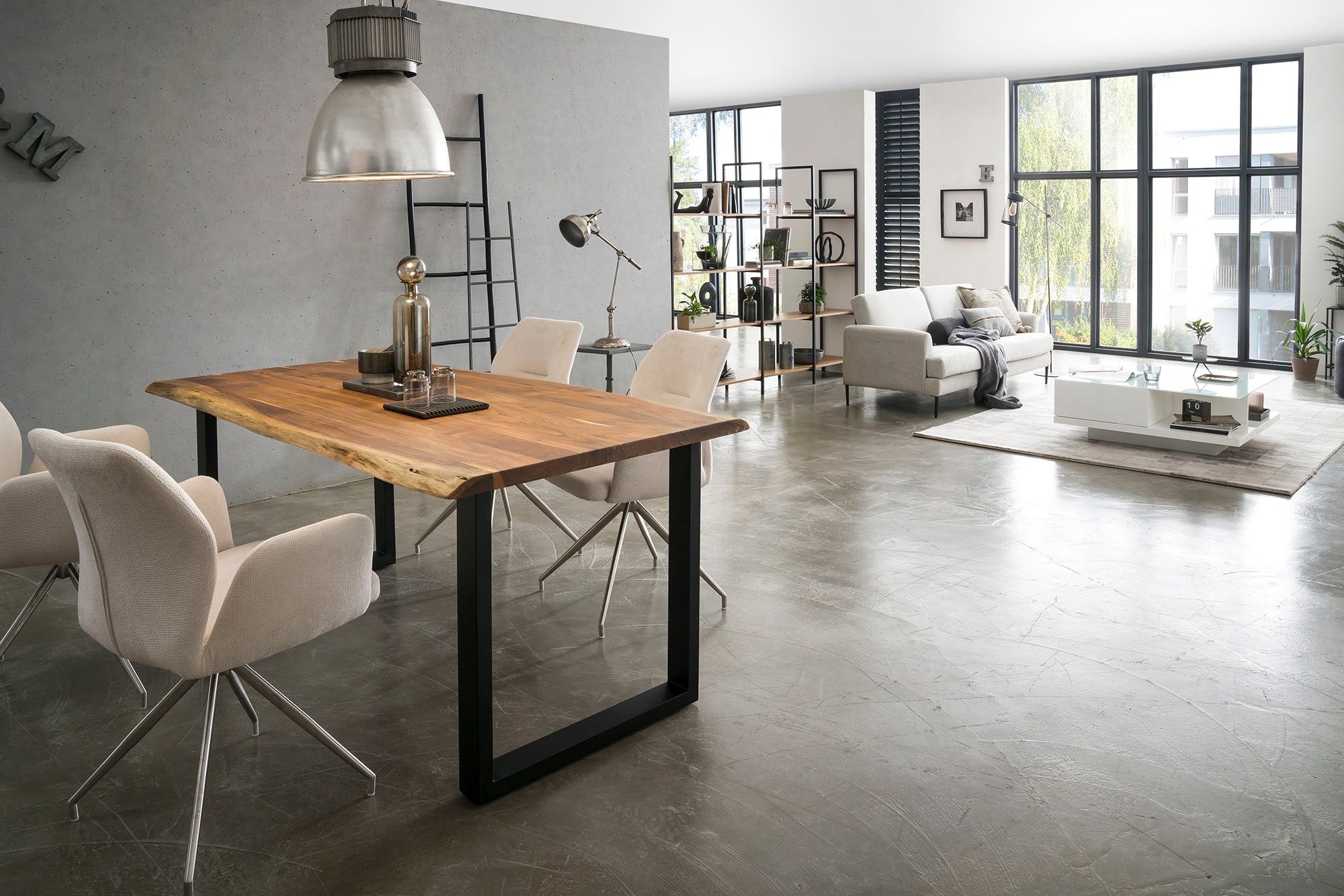 SalesFever Esstisch »Eleganter Esstisch für gemütliche Mahlzeiten«, Geölt und zweifach gewachstes Massivholz