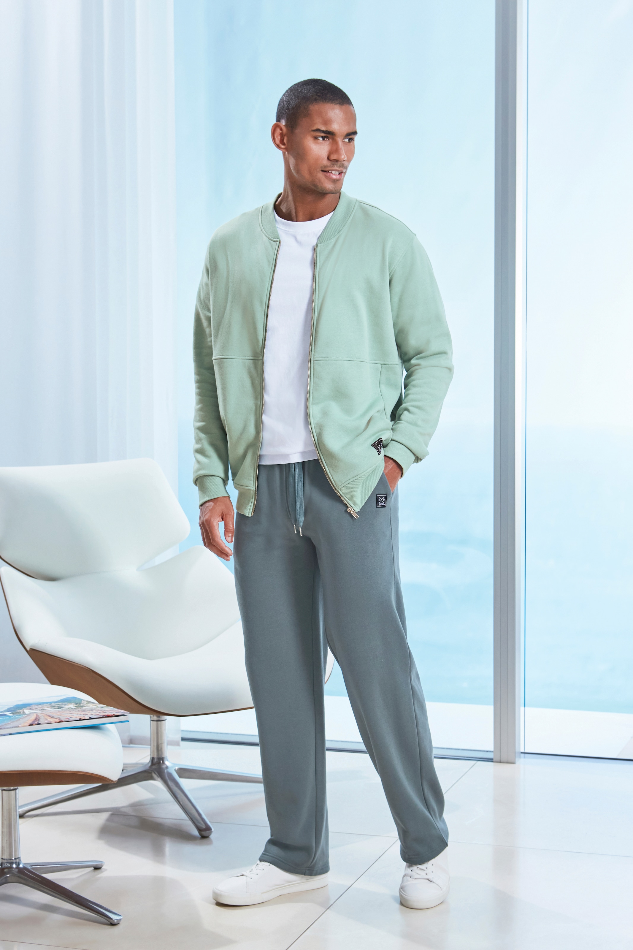 John Devin Sweathose »- Jogginghose aus innen angerauter Sweatware«  mit breiter Kordel und seitlichen Taschen