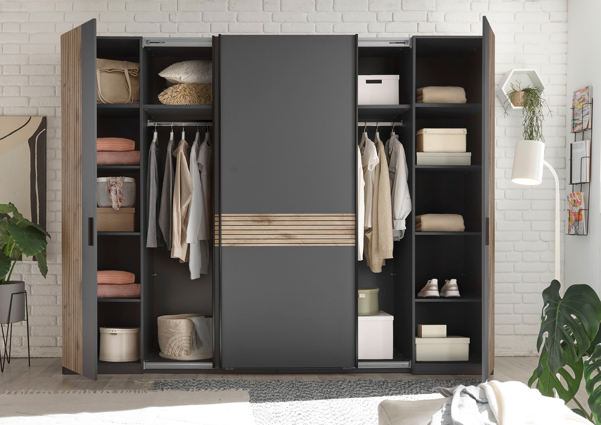 Schlafkontor Kleiderschrank »Daria Drehtürenschrank, Schwebetürenschrank, Schiebetürenschrank«, Absetzung in Viking Oak heller Rillenoptik