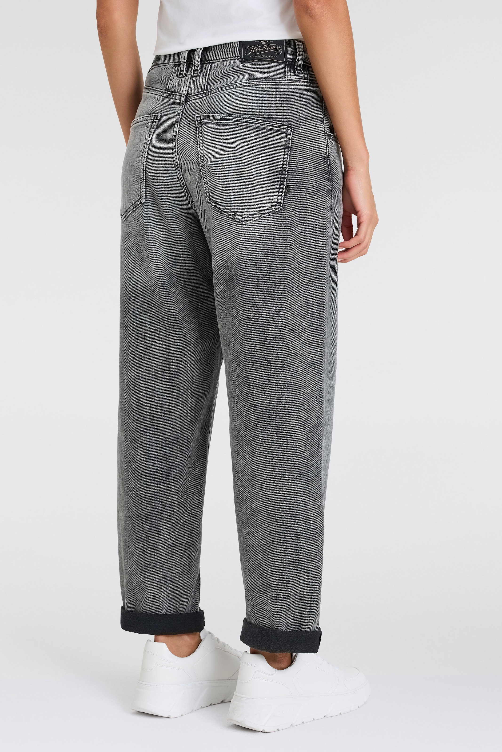 Herrlicher Loose-fit-Jeans »Brooke Organic Denim Brushed«, mit figurbetonenden Abnähern vorn