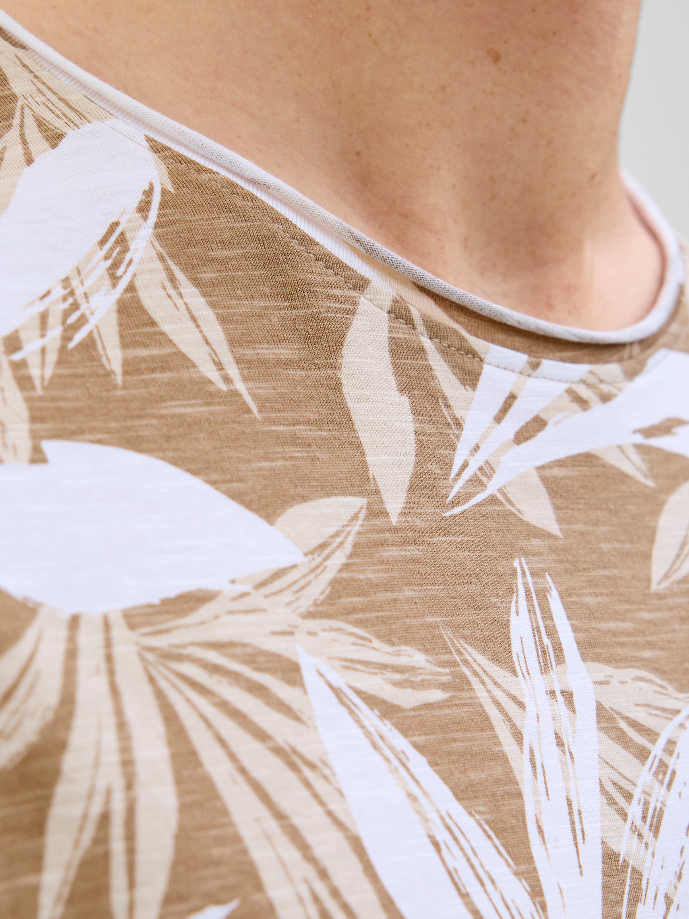 Jack & Jones Rundhalsshirt »JJEBRYAN AOP TEE S/S O-NECK NOOS«, mit All-Over Print