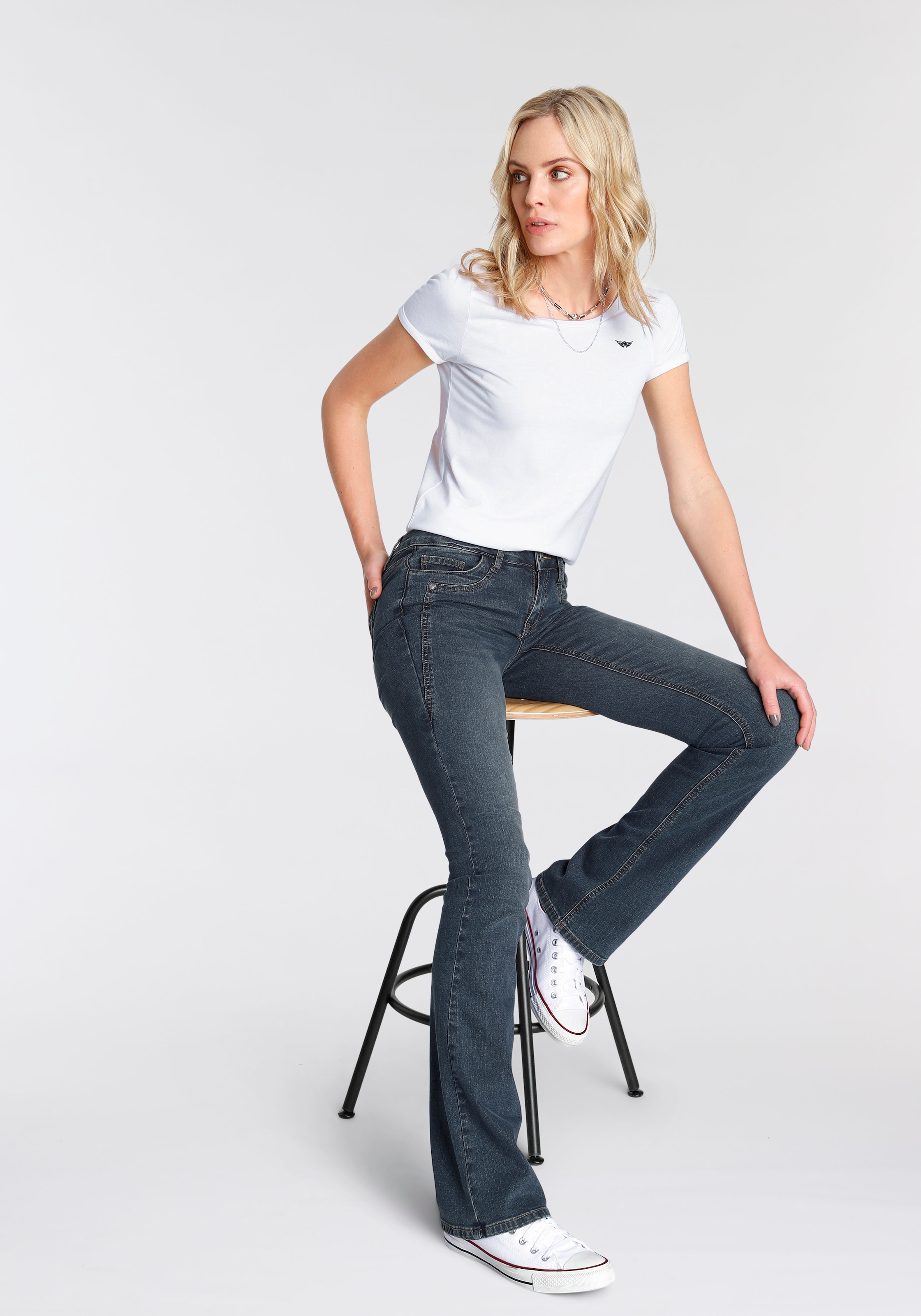 Arizona Bootcut-Jeans bei Keileinsätzen«, Low ♕ »mit Waist