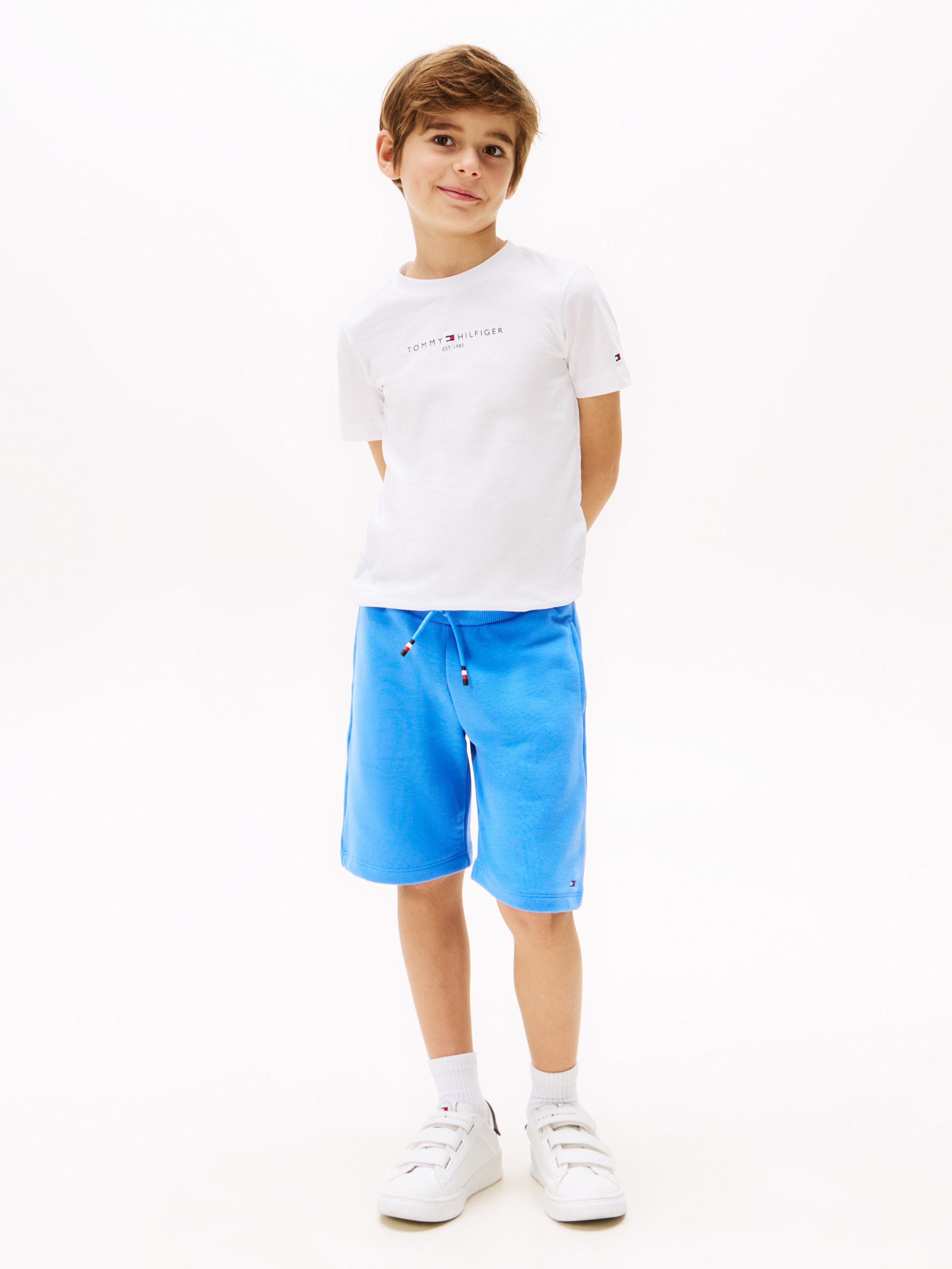 TOMMY HILFIGER T-Shirt & Shorts »ESSENTIAL SET«, mit Logoschriftzug