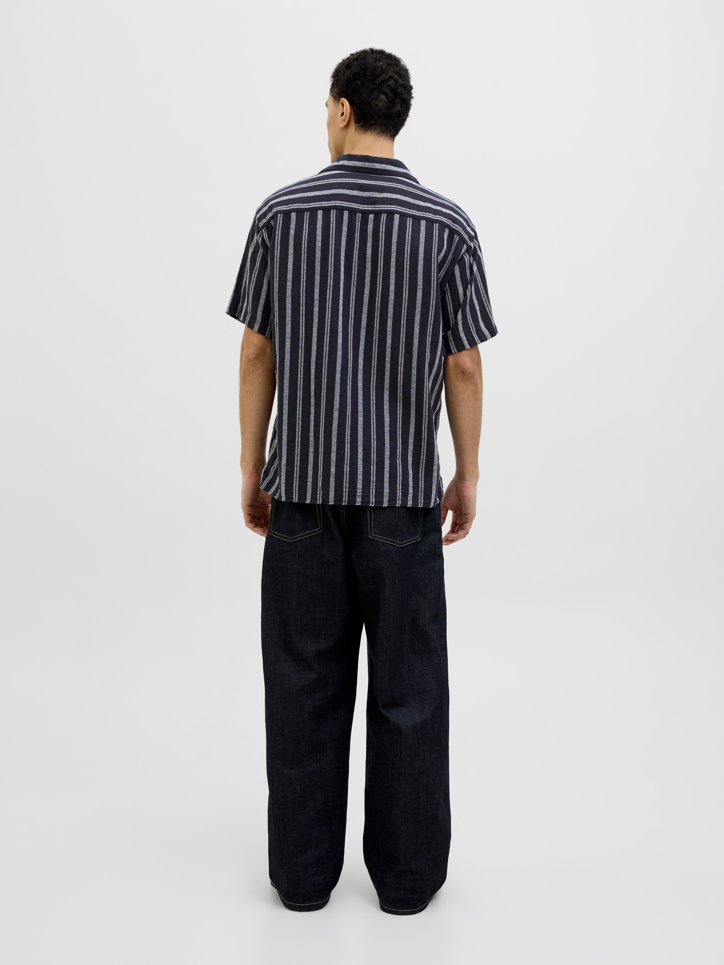 Jack & Jones Kurzarmhemd »JJEENZO STRIPE RESORT SHIRT SS SN«, mit Streifen Muster