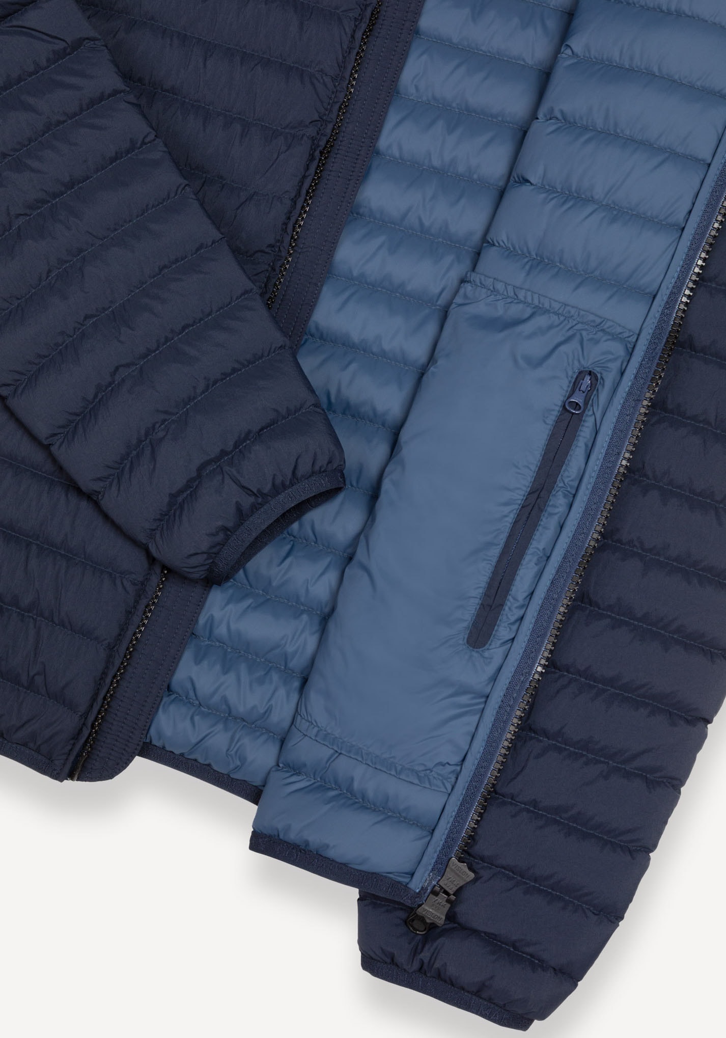 Colmar Leichtdaunenjacke mit Kapuze Zwei-Wege-Reißverschluss, Druckknopf an der Kapuze, Regular Fit