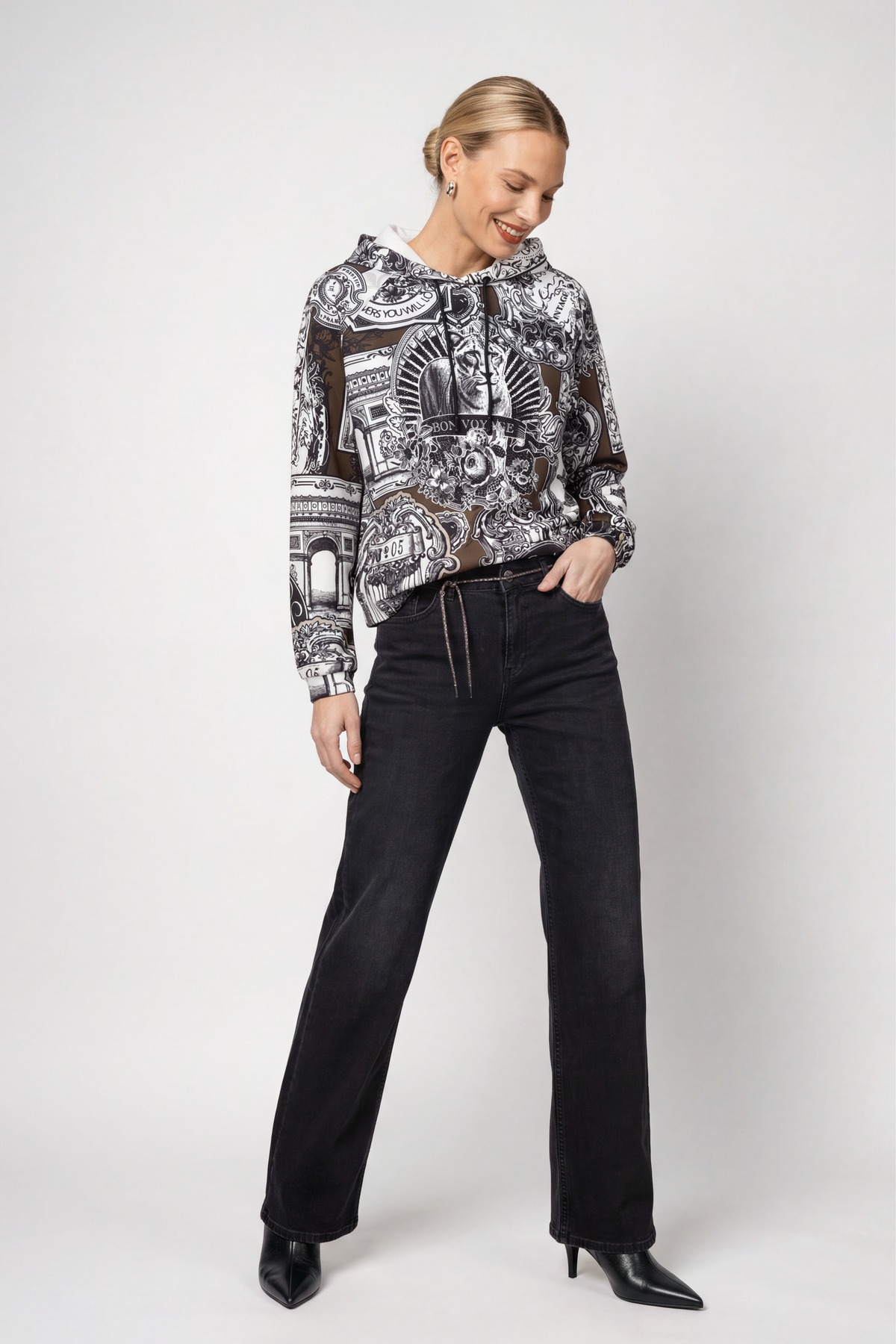 Monari Sweatshirt »Sweatshirt Emblem allover«, Regular fit mit Kapuze
