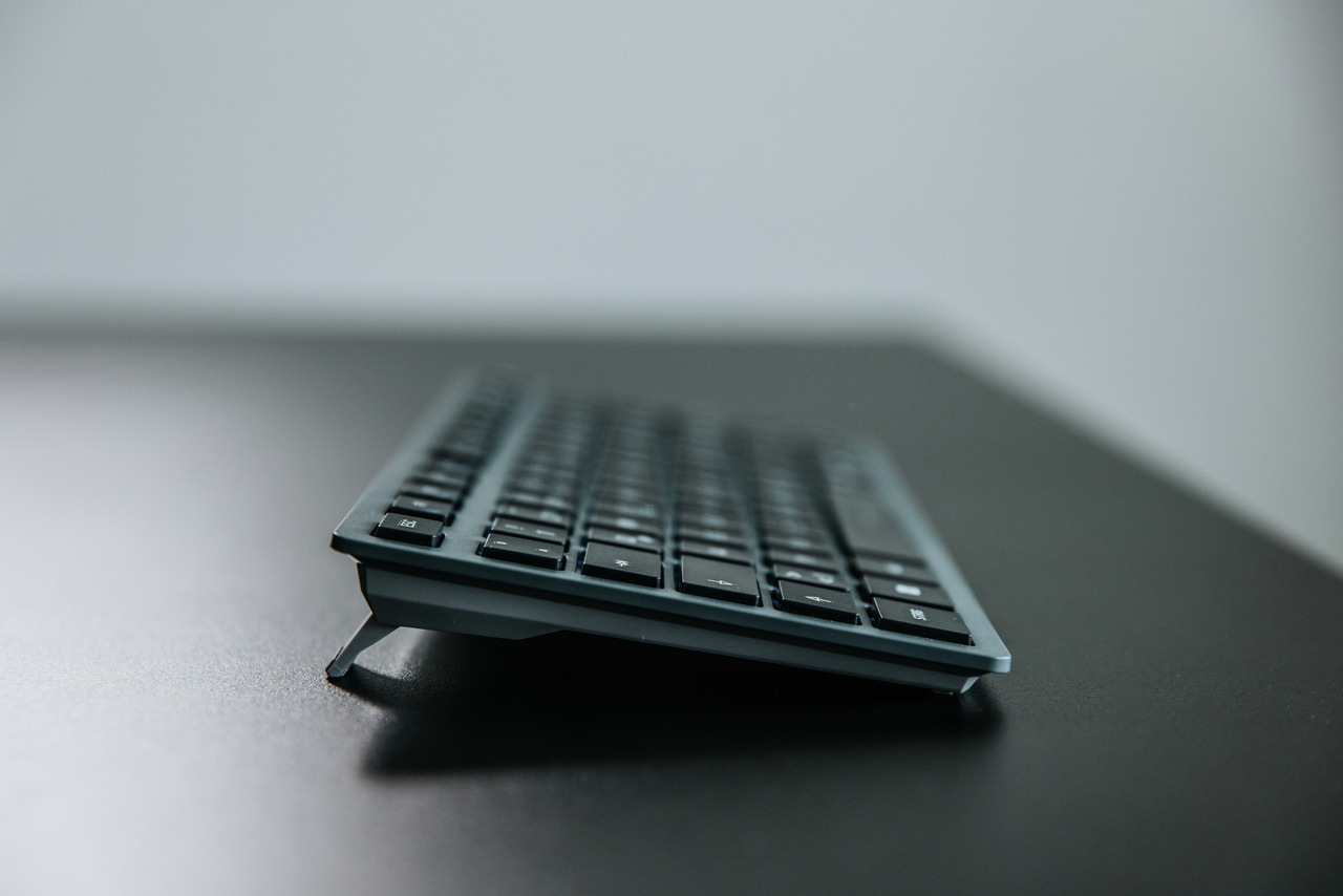 Cherry Wireless-Tastatur »KW 7100 MINI BT«, Multipoint 3 BT, Inkl. Transporttasche