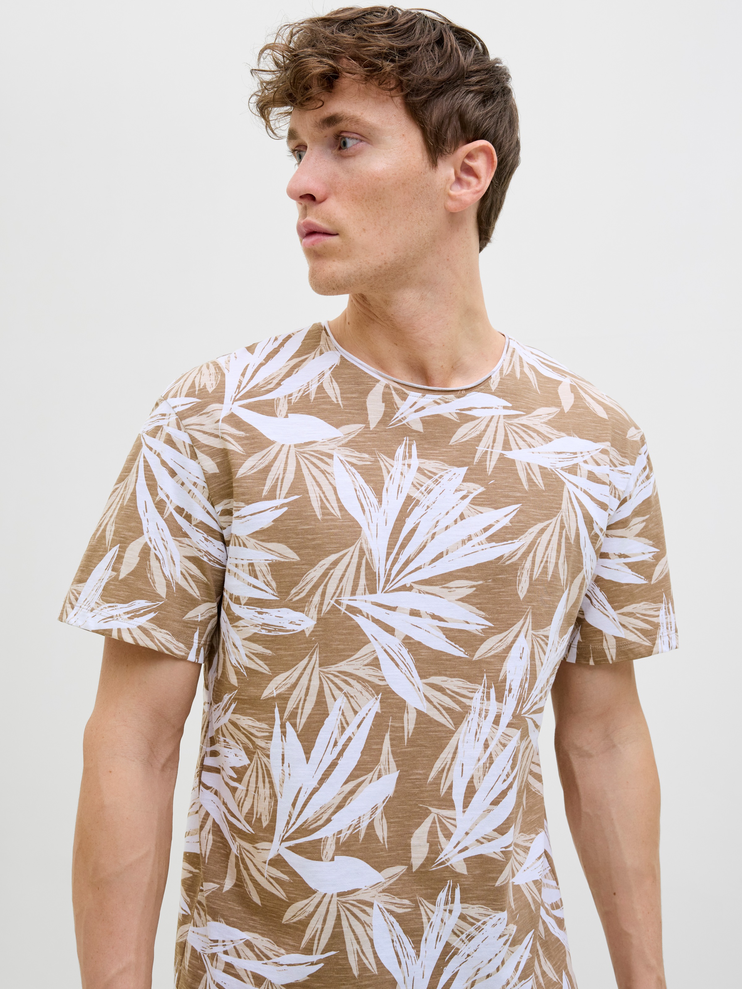Jack & Jones Rundhalsshirt »JJEBRYAN AOP TEE S/S O-NECK NOOS«, mit All-Over Print