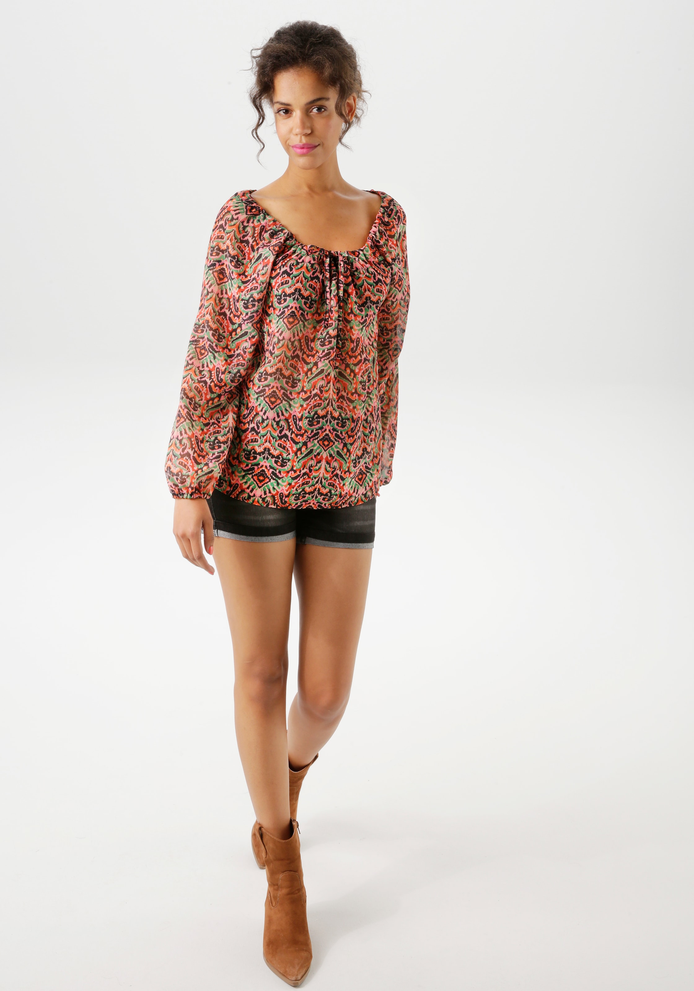 Aniston CASUAL Schlupfbluse, mit raffiniertem Cut-Out im Rücken