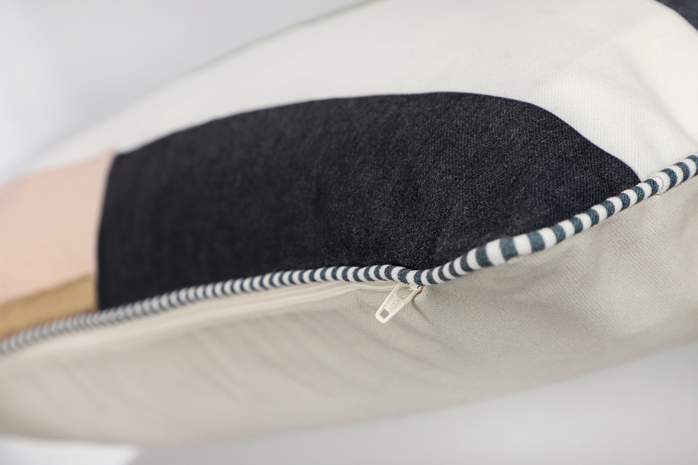 SCHÖNER WOHNEN-Kollektion Dekokissen »Vibes« mit großflächiger Stickerei