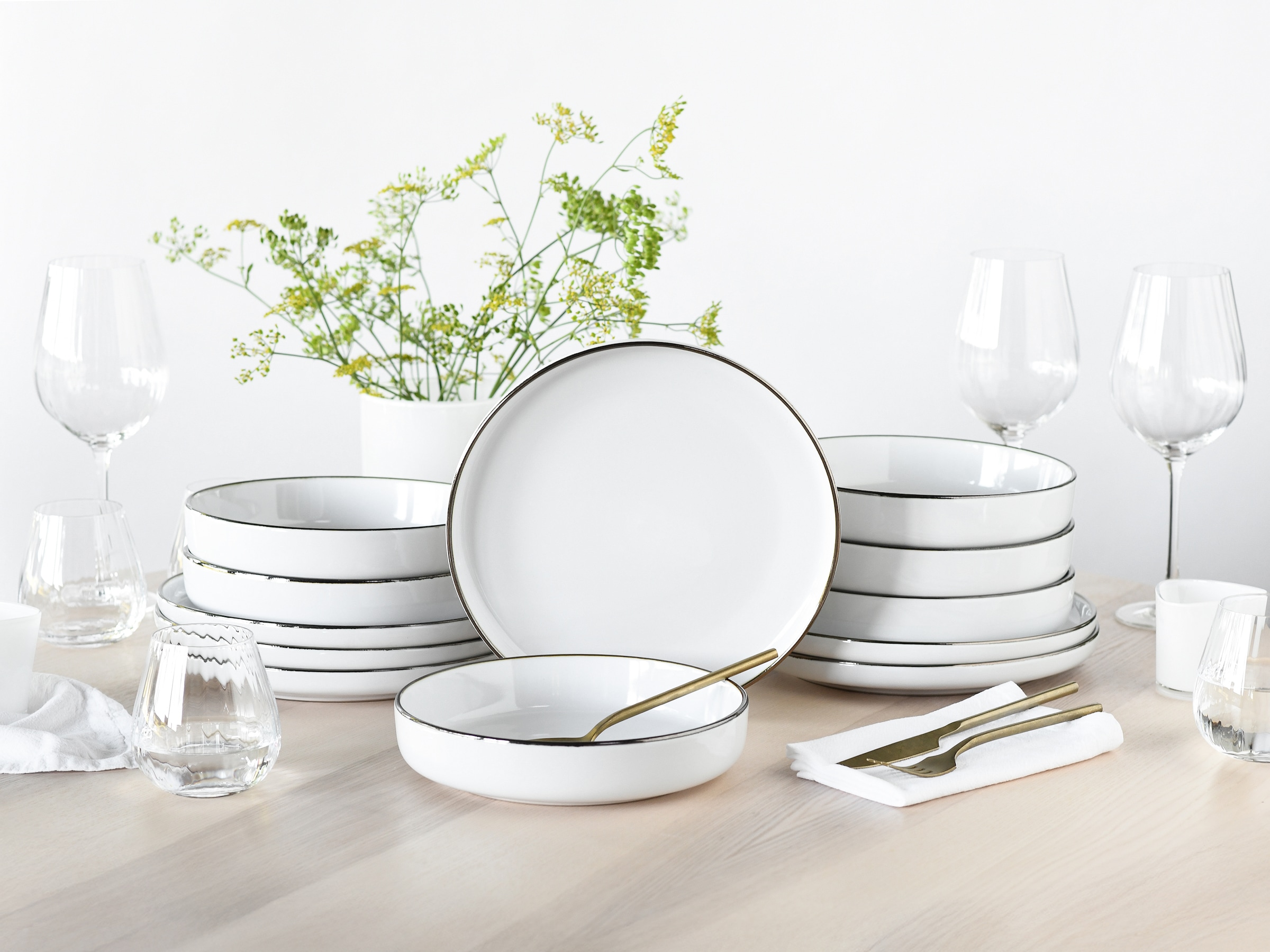 CreaTable Tafelservice »Nordic Festive, Service 12-tlg.« Teller Set, Minimalistisches Design, Dezente goldene Akzente