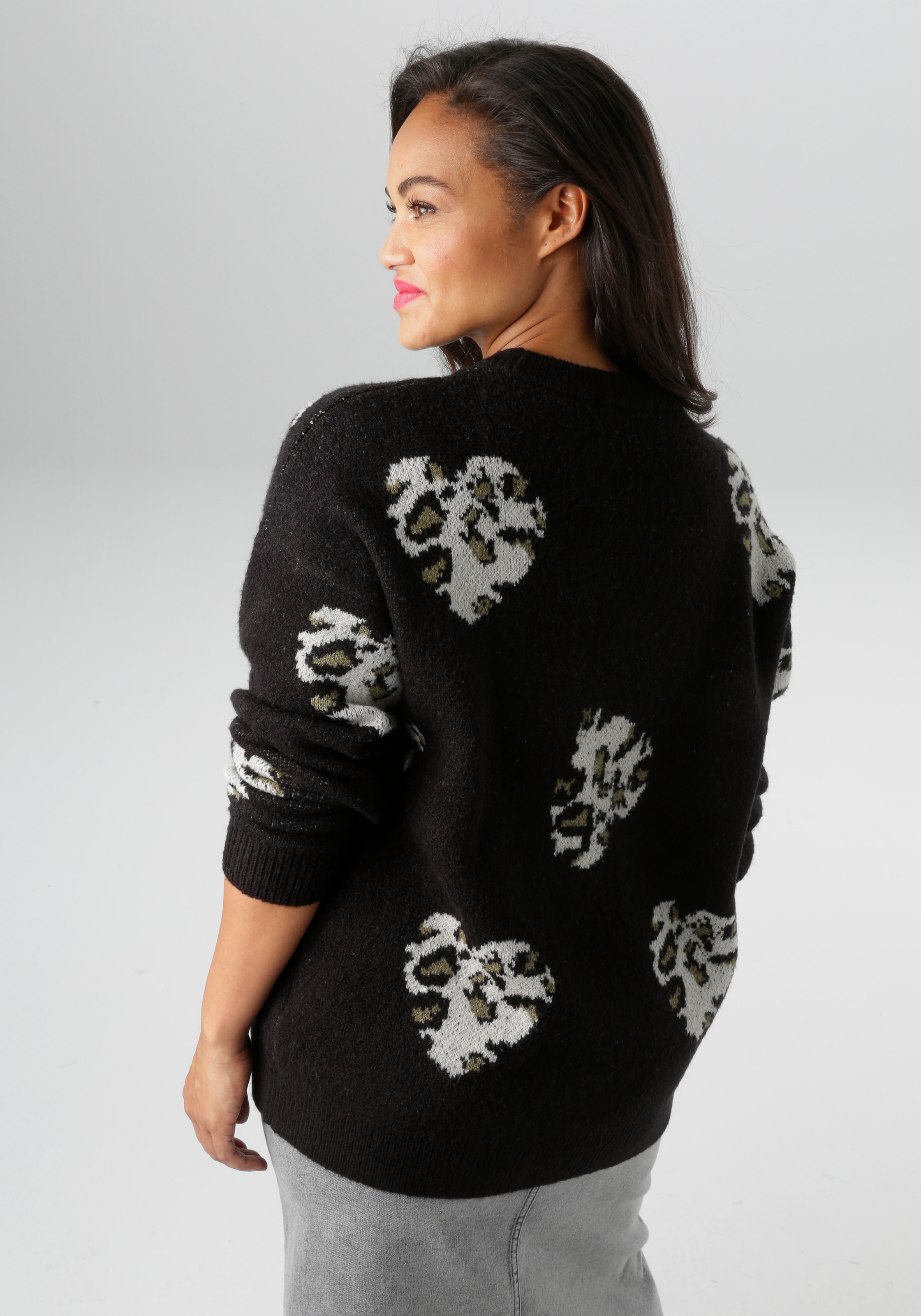 Aniston PLUS Strickpullover, mit eingestrickten Herzchen in Animalprint