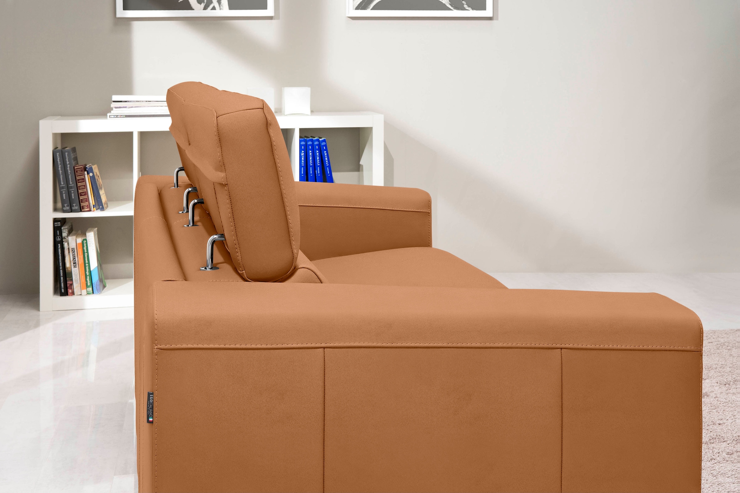 Egoitaliano Schlafsofa »Cabiria, Design und super Sitz- und Liegekomfort« Sofa inkl. Schlaffunktion, Kopfteile verstellbar, mit Metallfüßen