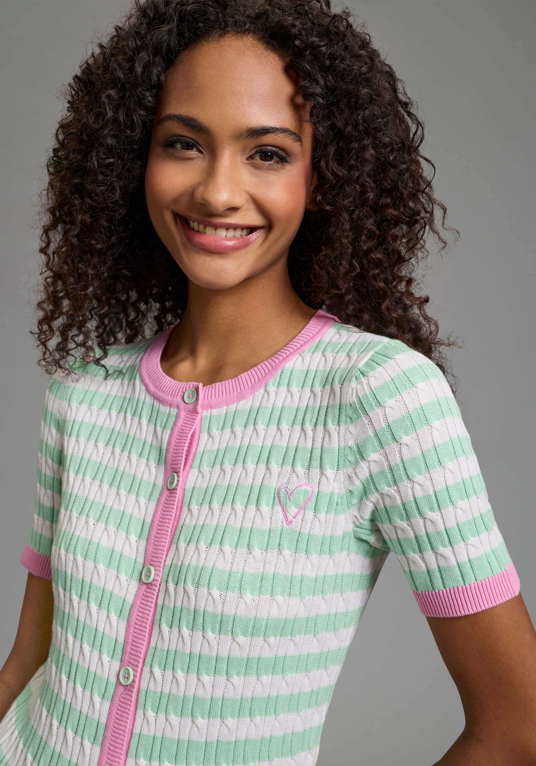 KangaROOS Strickjacke Feinstrickjacke, mit Knopfleiste, mit Halbarm