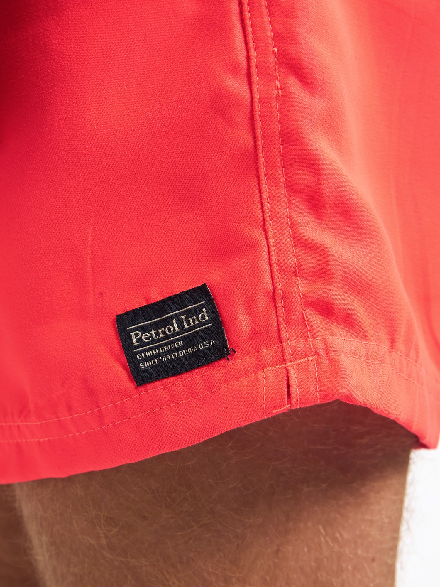 Petrol Industries Badehose mit kontrastfarbenem Kordelzug