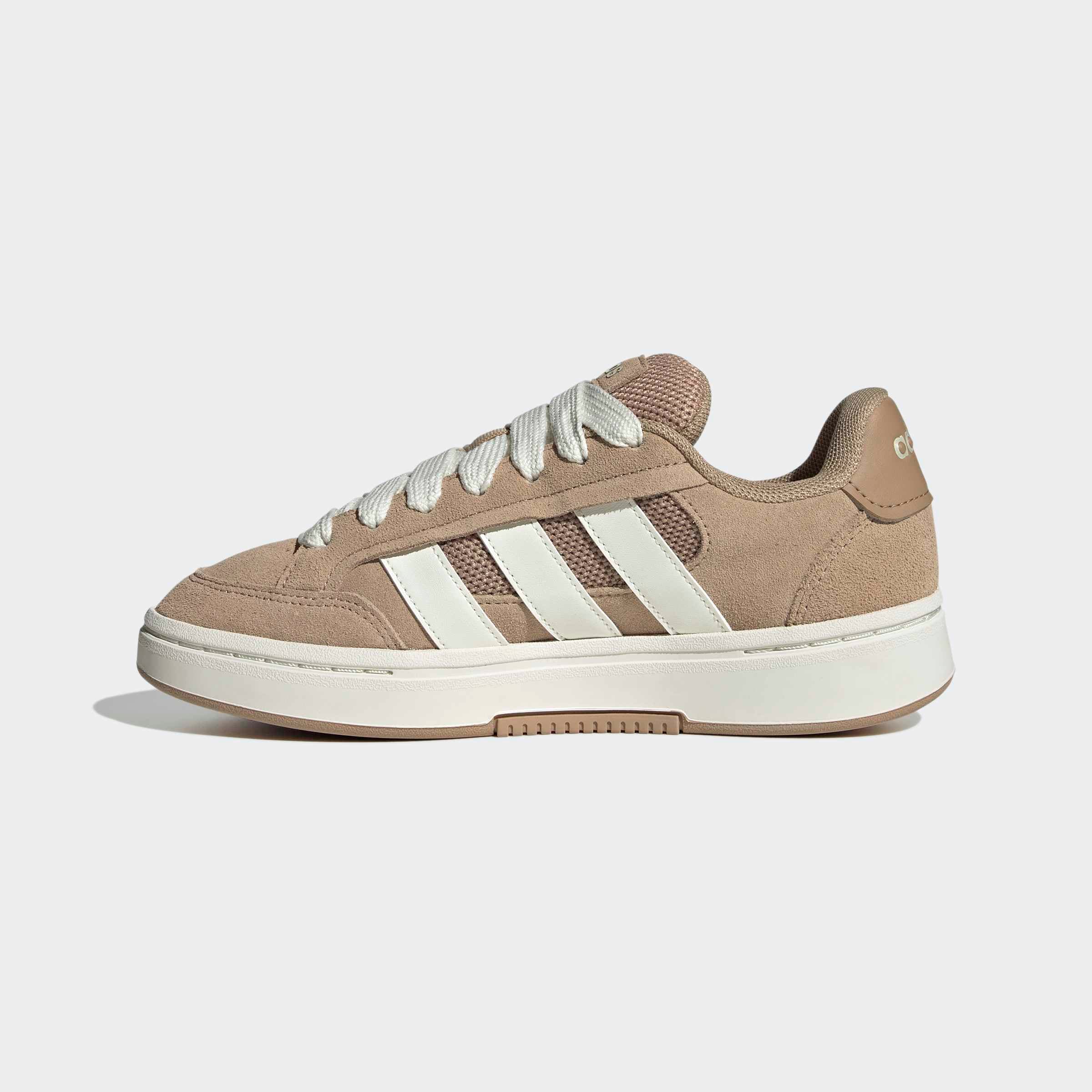 adidas Sportswear Sneaker »GRAND COURT ALPHA«  inspiriert vom Design des adidas campus 00