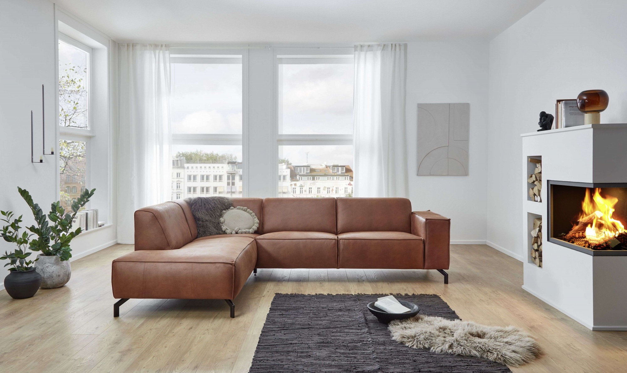 Places of Style Ecksofa Lorcan, in Lederoptik oder Strukturstoff lieferbar