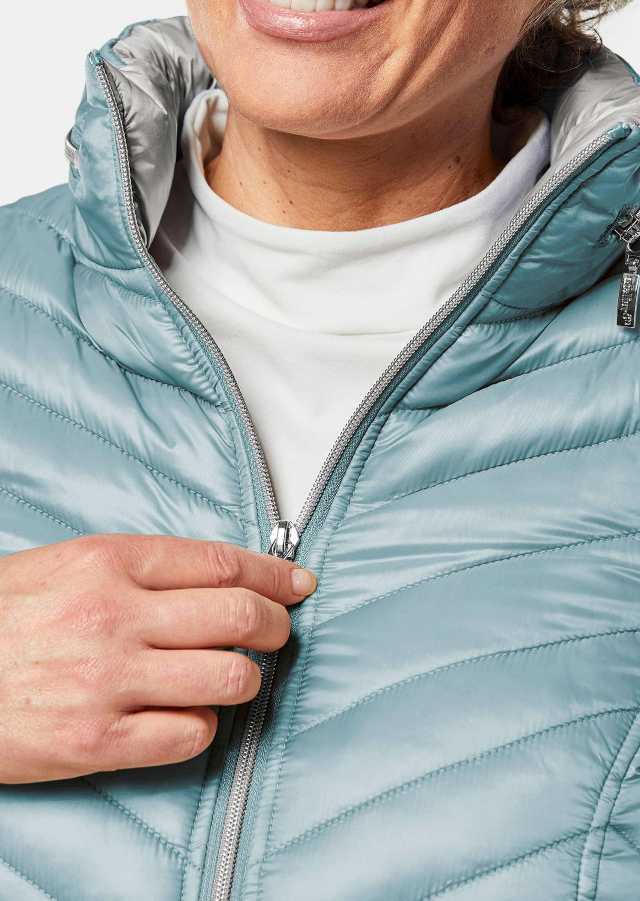 GOLDNER Steppjacke »Kurzgröße Leichte Steppjacke mit Kapuze« Leichte Wattierung mit Diagonalstepp