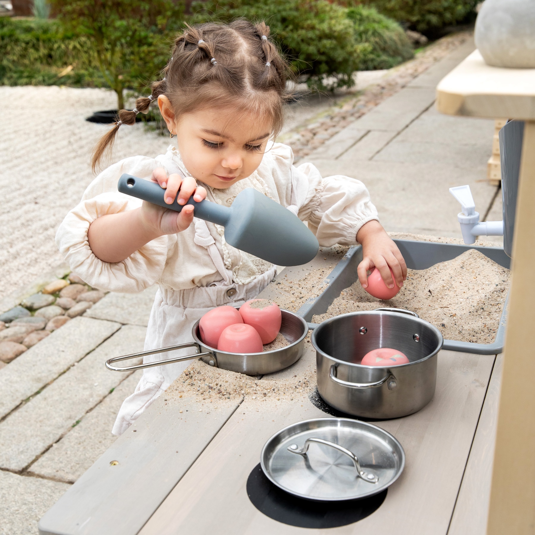 MUDDY BUDDY® Outdoor-Spielküche »Big Leo«, natur - warmgrau; FSC® - schützt Wald - weltweit