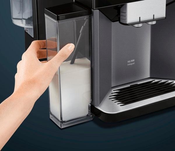 SIEMENS Kaffeevollautomat »EQ.5 500 Garantie integral Milchbehälter, einfache Bedienung, 3 mit Tassen 2 TQ505D09«, integrierter gleichzeitig Jahren XXL