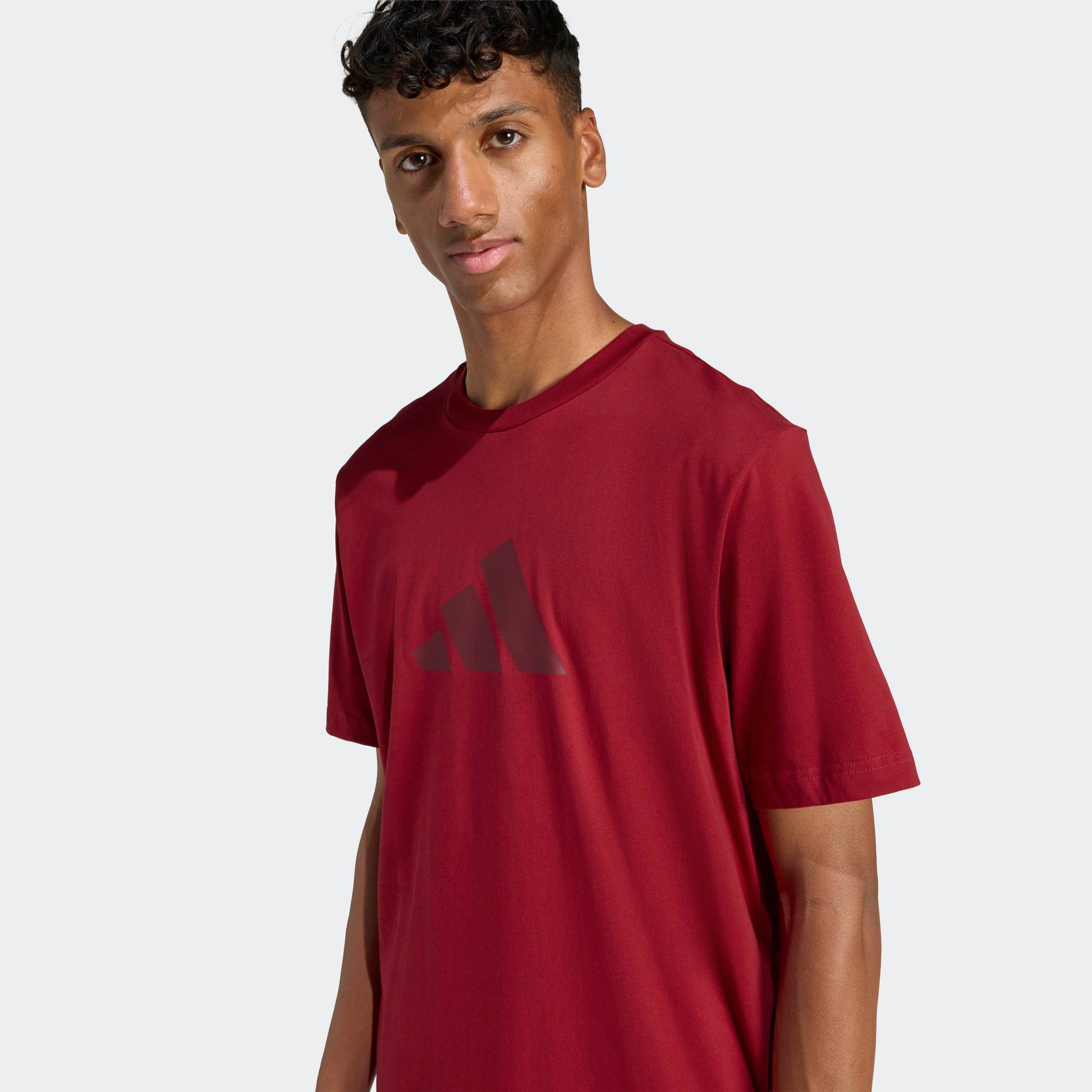 adidas Sportswear T-Shirt »FUTURE ICONS SMALL LOGO« sportlicher Stil, mit kleinem 3-Streifen Logo, Kurzarm