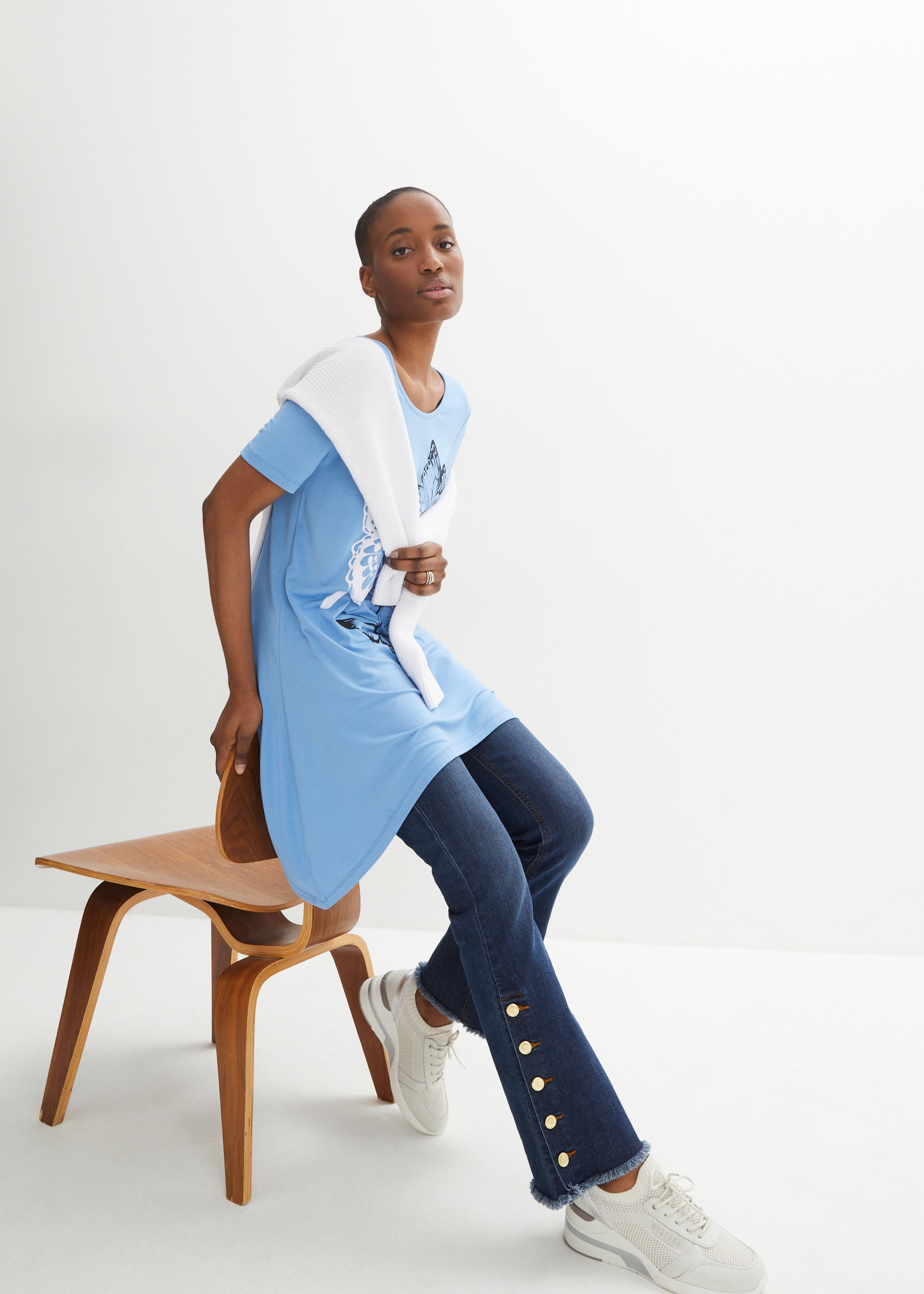 bonprix Longshirt »Longshirt mit Zipfel und Schmetterlingsmuster« Longshirt mit Zipfel und Schmetterlingsmuster