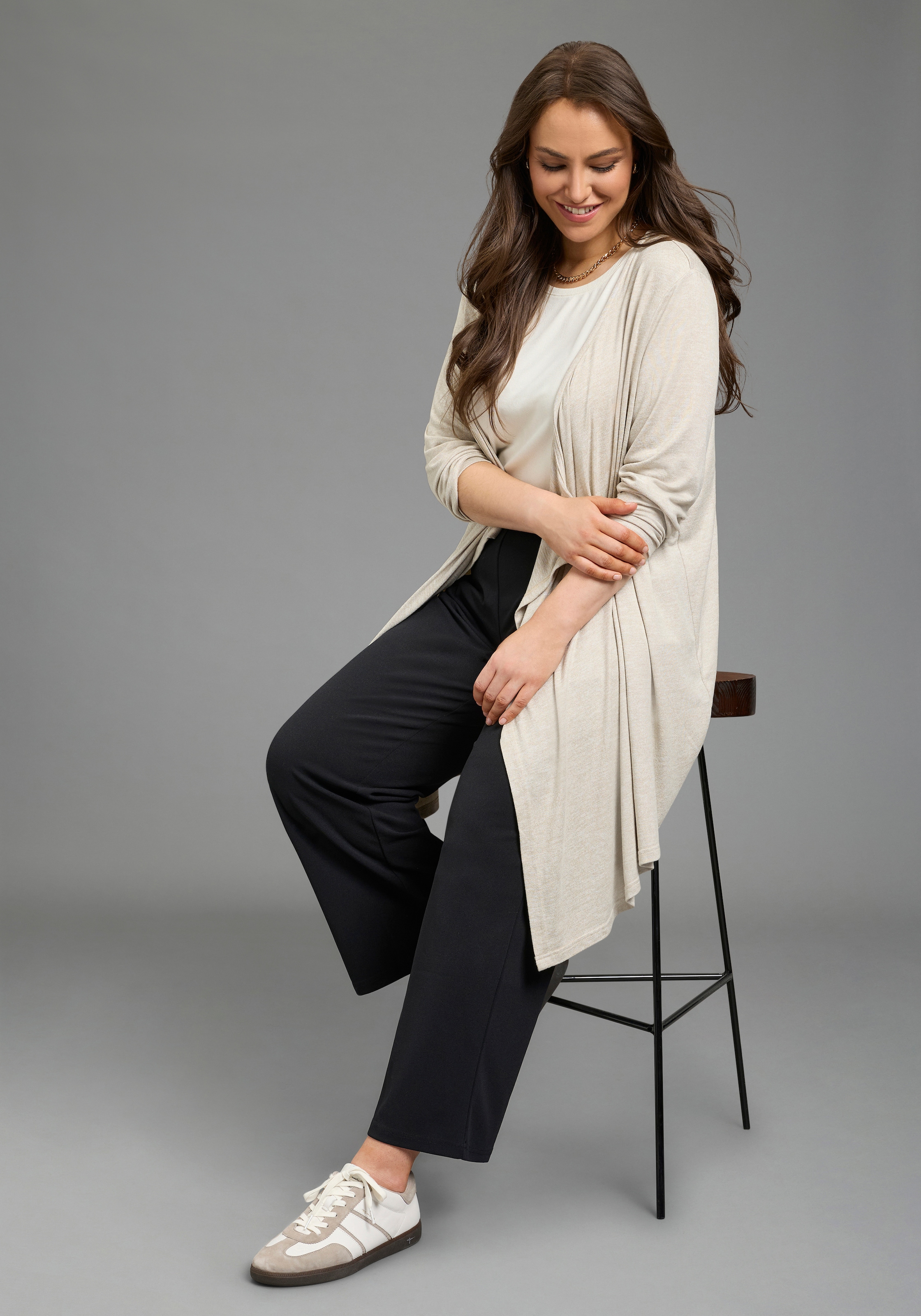 Laura Scott CURVE Strickjacke mit Wasserfallausschnitt, Langarm-Design, figurbetonte Passform