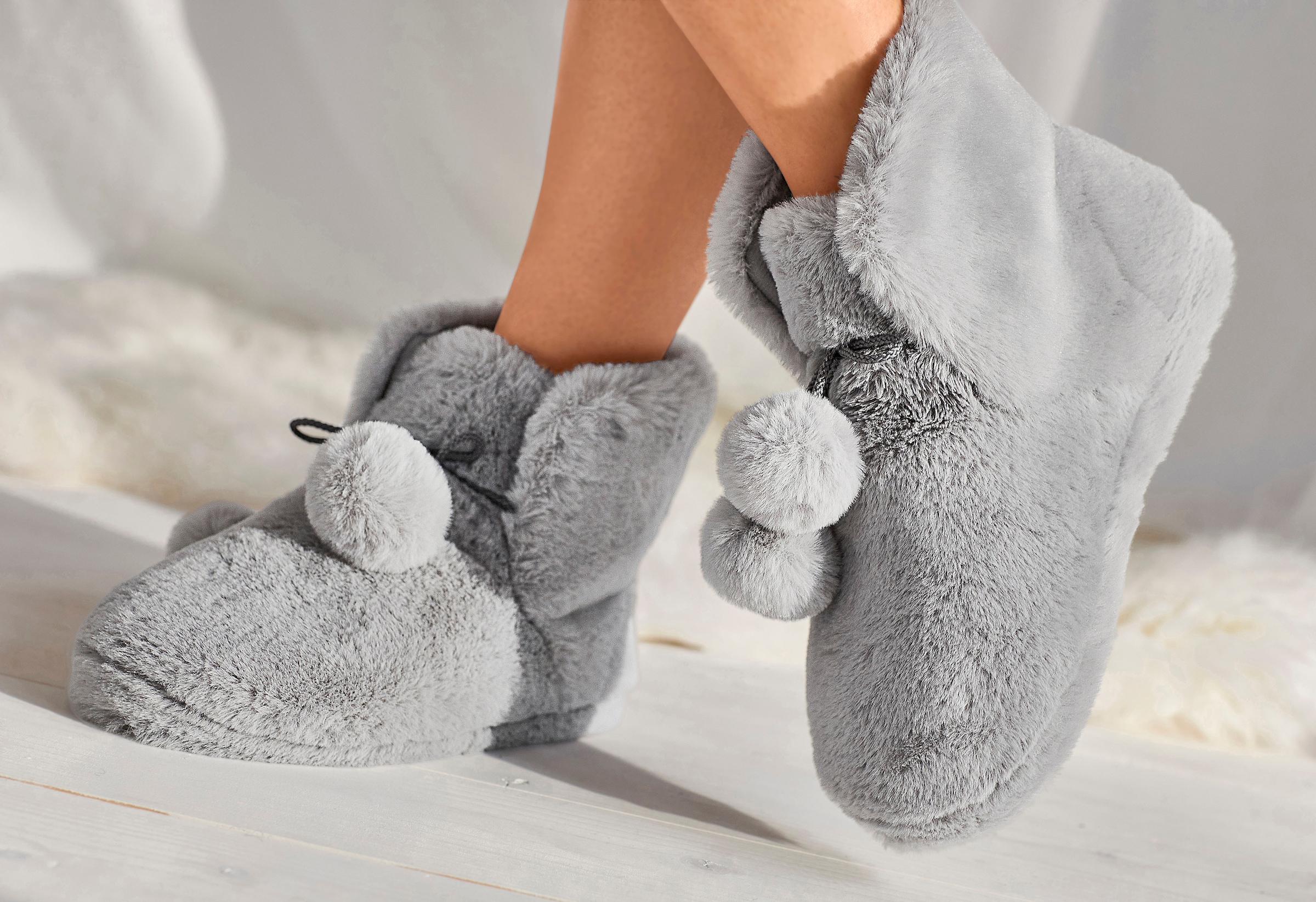 Vivance Hausschuh, Pantolette, Pantoffel, Boots mit kuscheligem Fellimitat VEGAN
