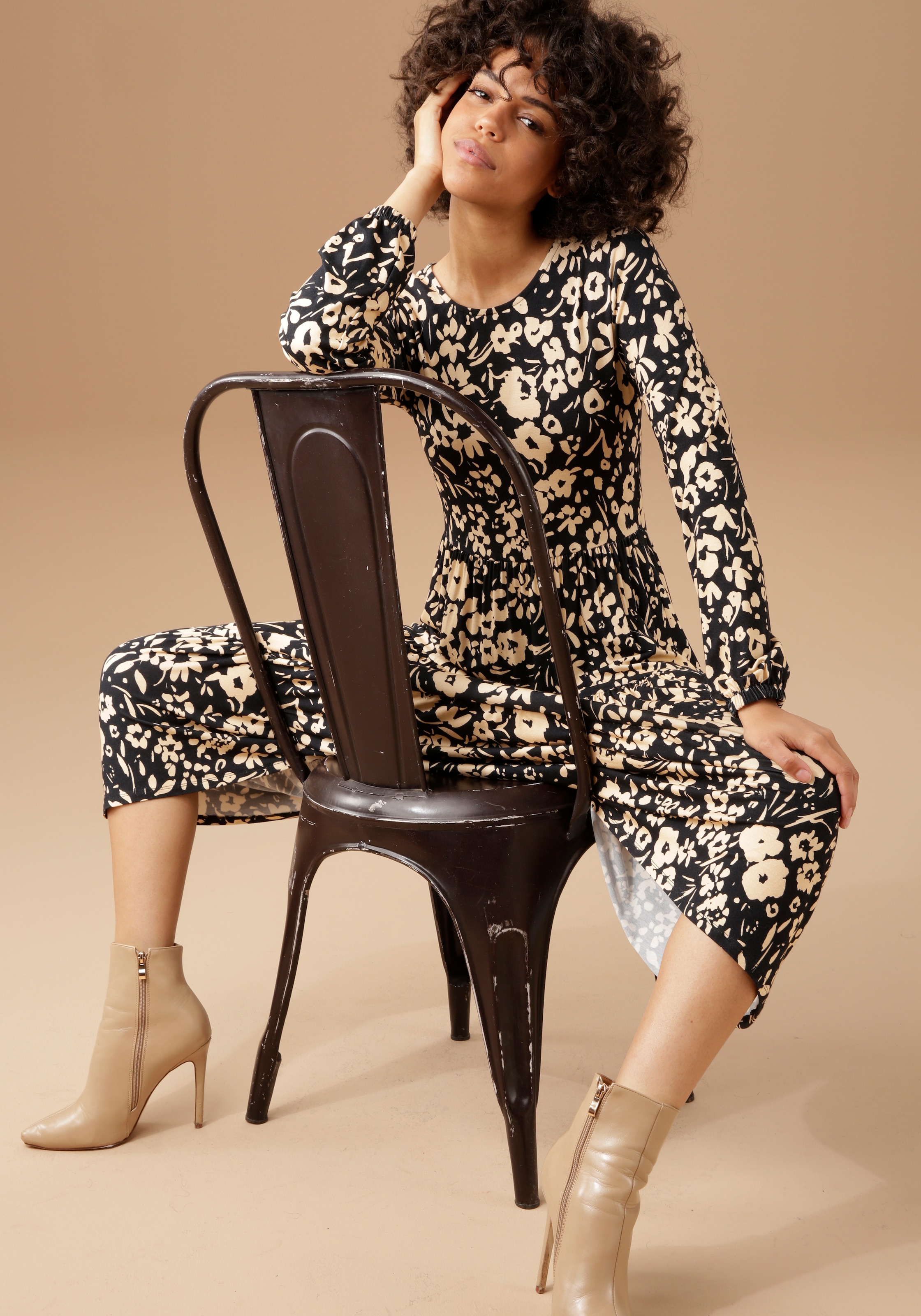 Aniston CASUAL Jerseykleid, mit abstraktem Blumendruck bei ♕