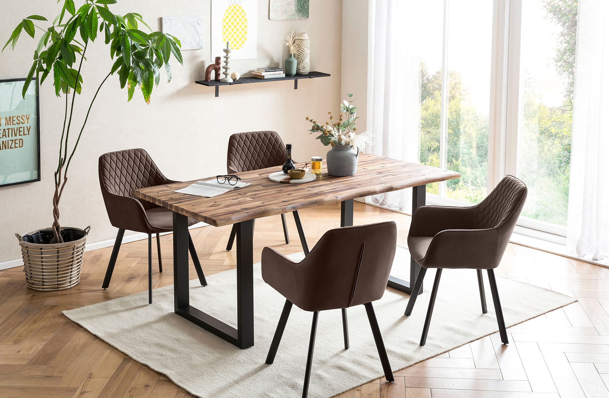 SalesFever Essgruppe »Designstarke Essgruppe«, (Set, 5 tlg.), Tischplatte mit rauer Balken-Oberfläche, Rücken mit Rautensteppung