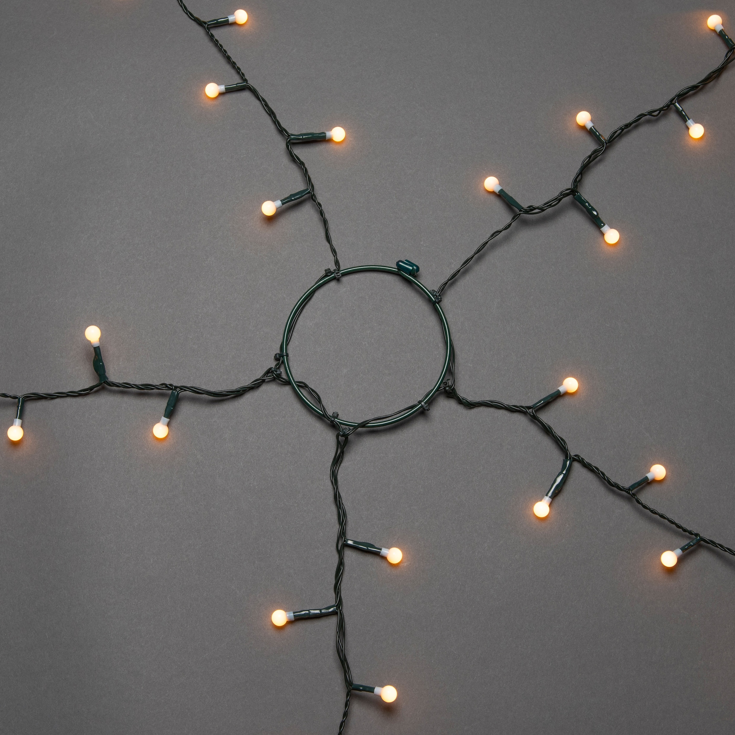 KONSTSMIDE LED-Baummantel, 200 St.-flammig, LED Lichterkette mit Ring Ø 11, mit Globes, 5 Stränge à 40 Dioden