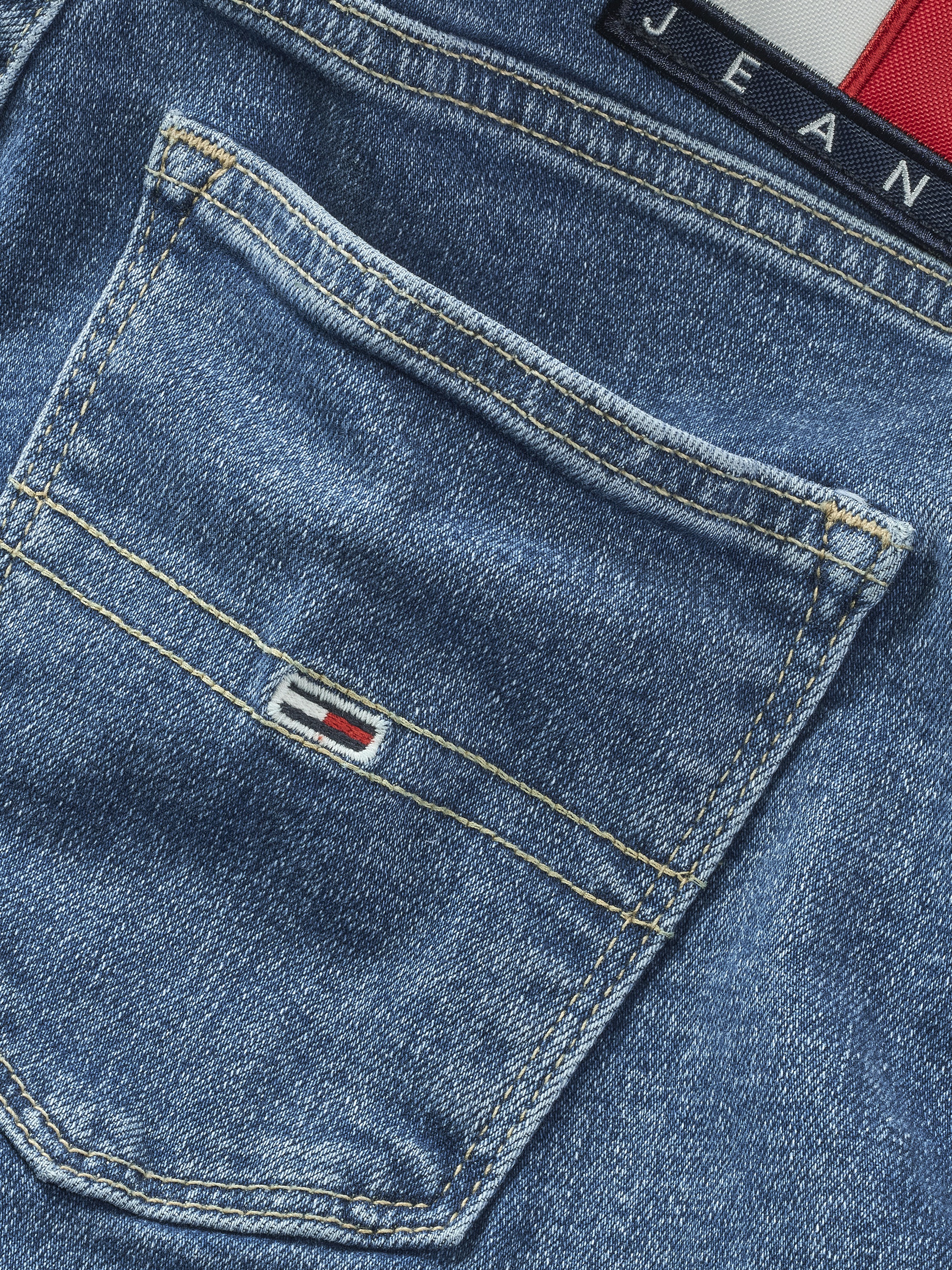 Tommy Jeans Skinny-fit-Jeans »NORA MR SKNY«, mit Waschung, mit Logo-Badge
