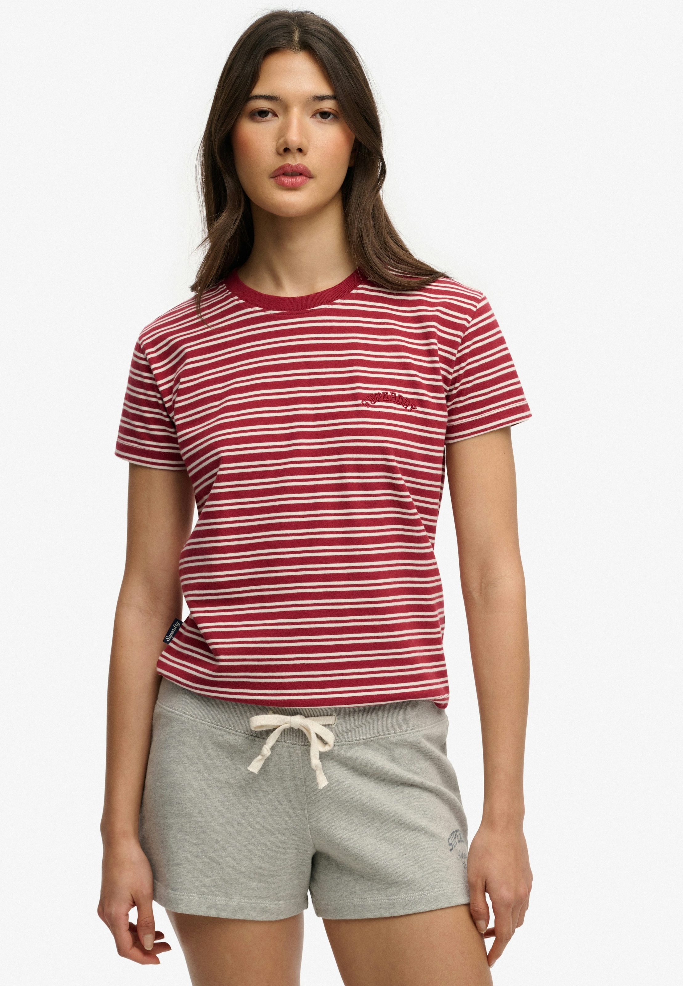 Superdry T-Shirt »ESSENTIAL LOGO STR FITTED TEE« angenehmes Tragegefühl durch besonders weiche Haptik