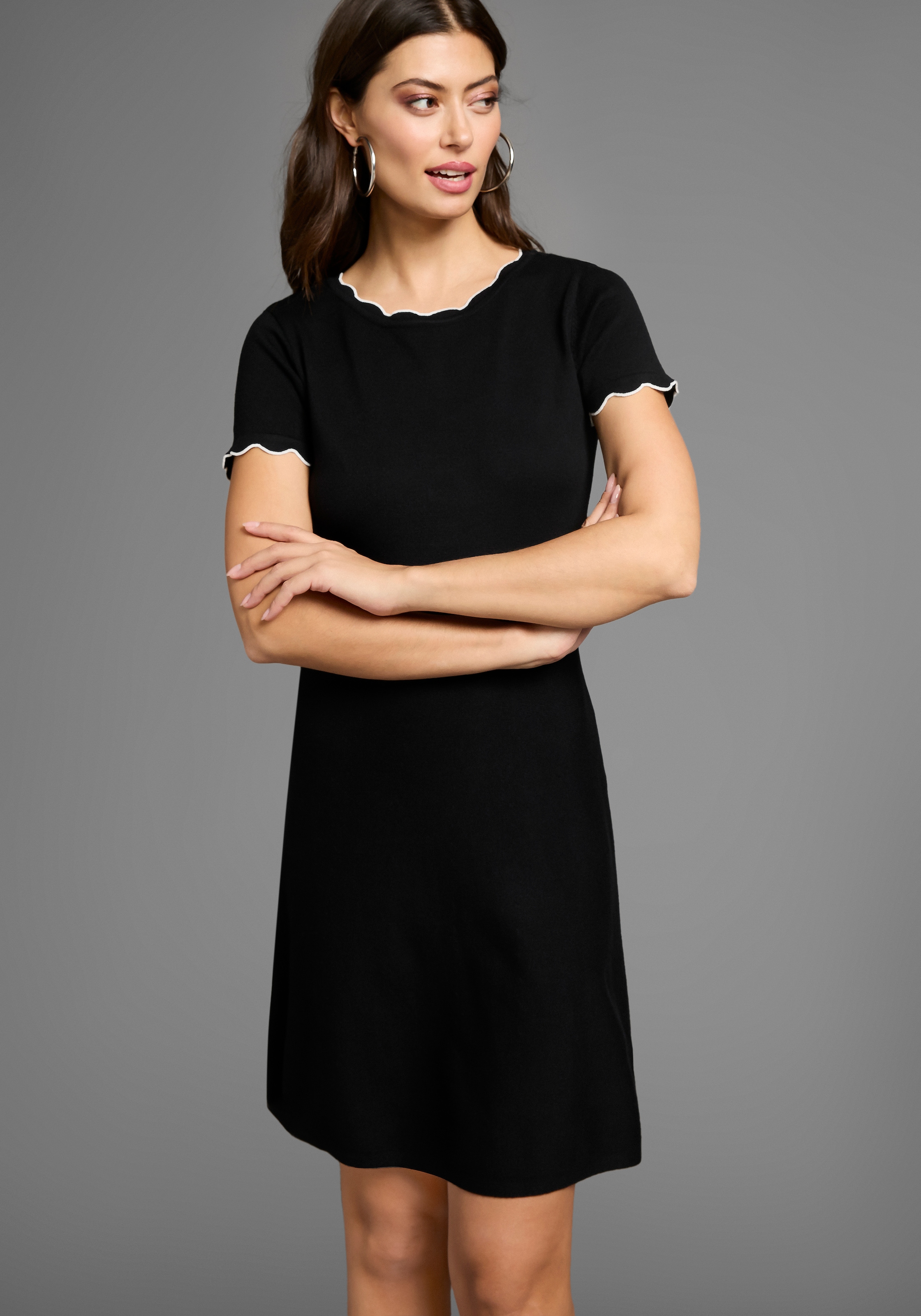 Laura Scott Strickkleid, mit Kontrastkante und Kurzarm