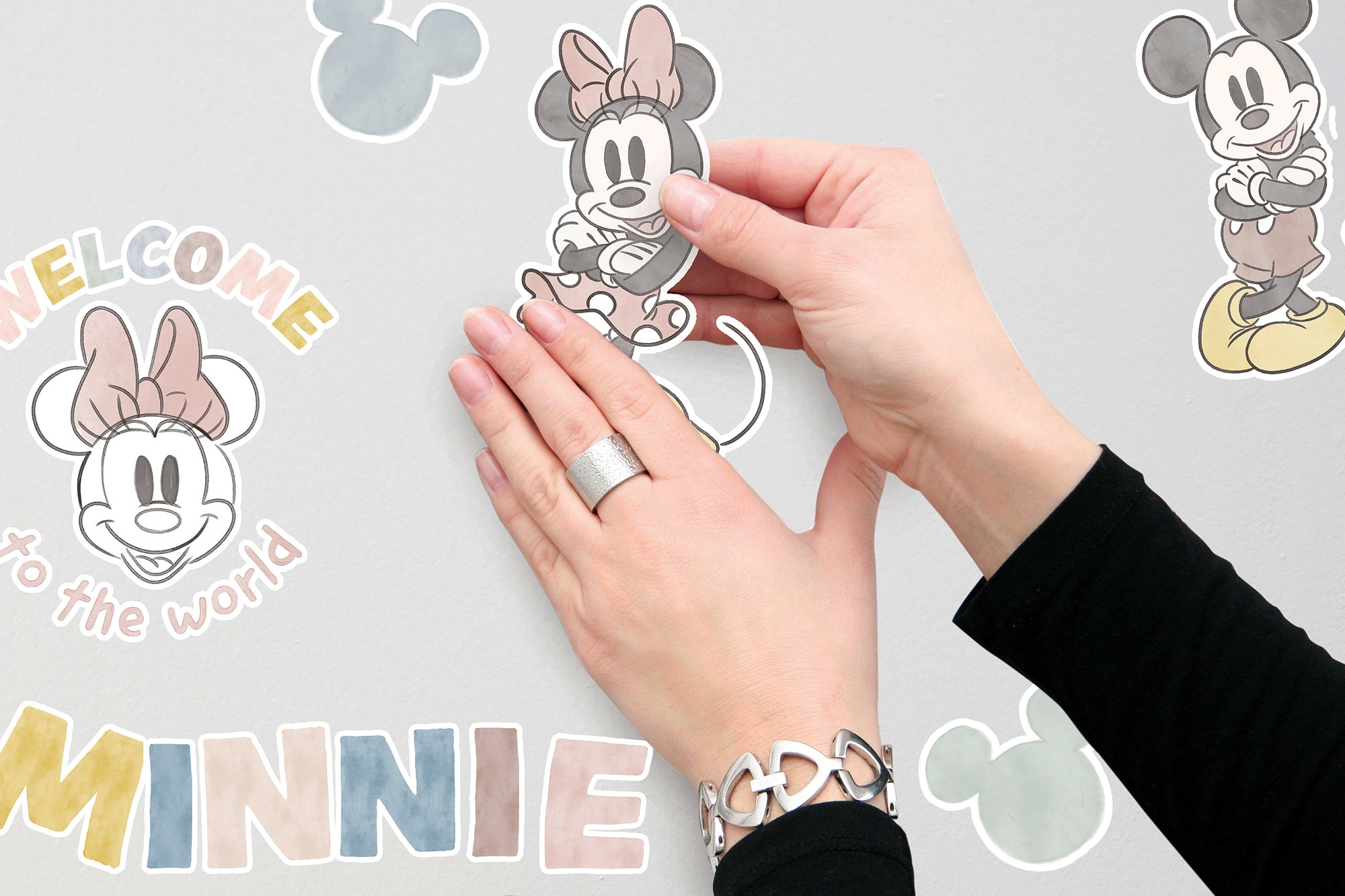 Komar Wandtattoo »Mickey Alphabet - Größe 50 x 70 cm«, (56 St.), selbstklebend, Wandsticker, Kinderzimmer