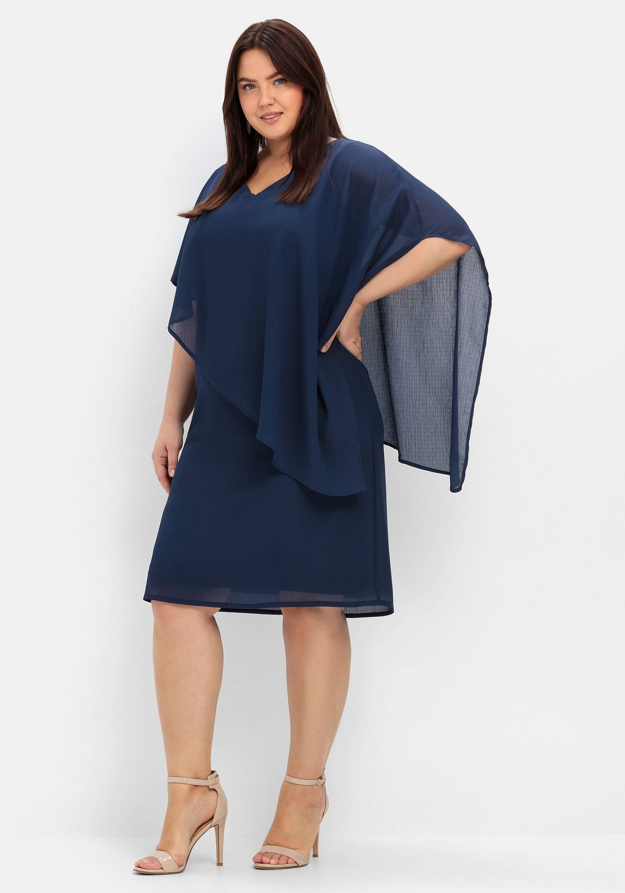 Sheego Cocktailkleid »Cocktailkleid mit asymetrischem Cape«, mit asymetrischem Cape