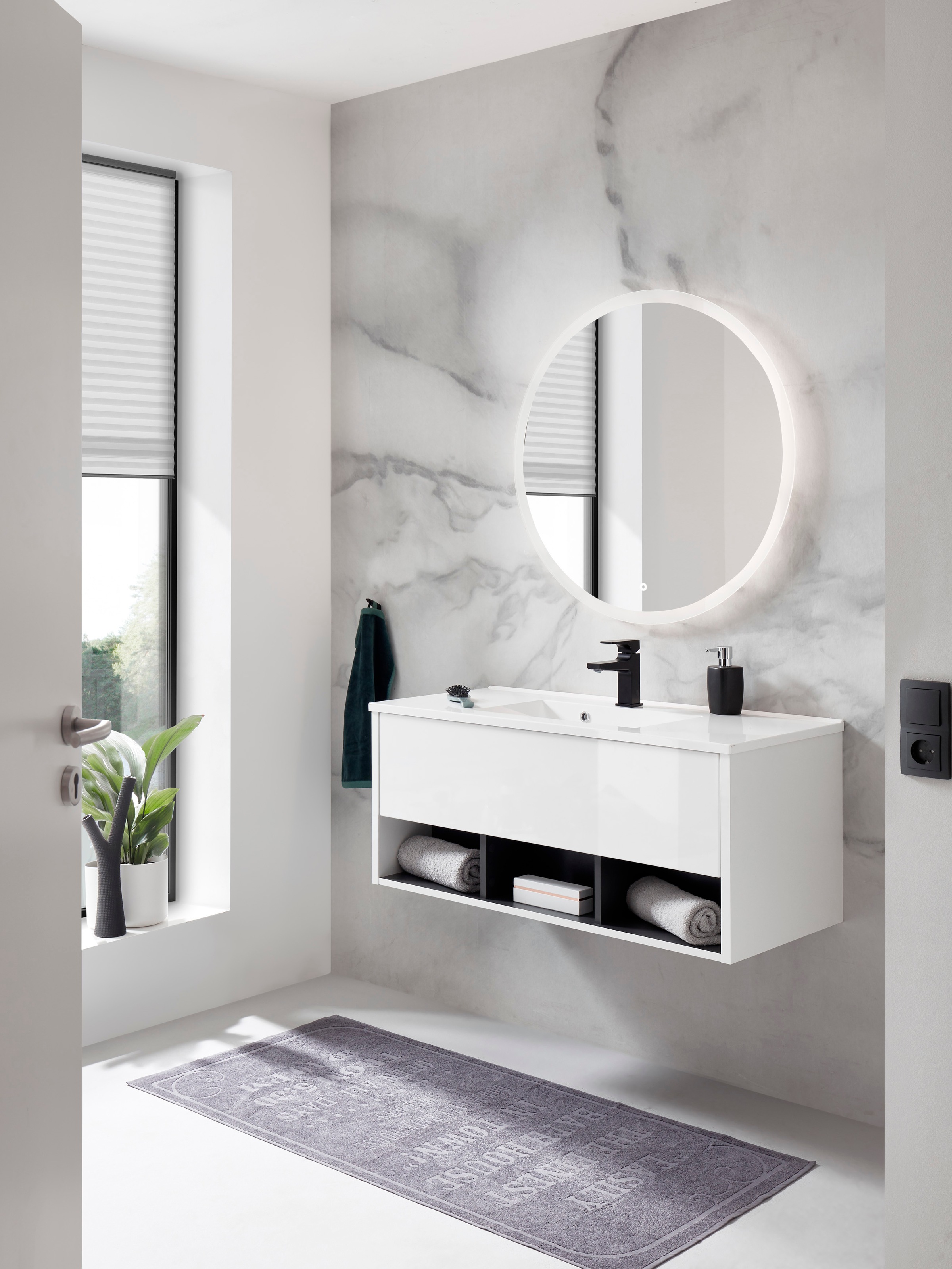 PLACES OF STYLE Badmöbel-Set »Studio Line, Bad im modernen Design, 2-teiliges Badezimmer« in 2 Farben und 2 Spiegelformen lieferbar, 2 Stk. tlg.