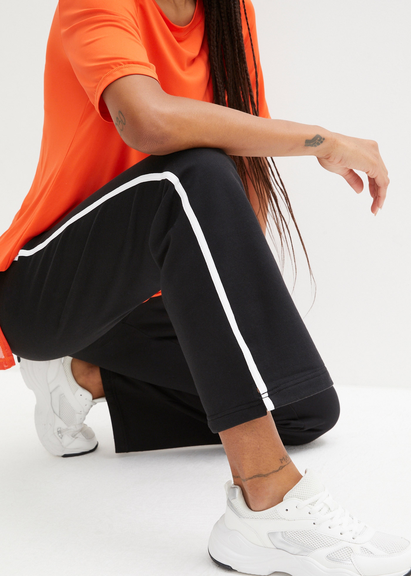 bonprix Sweathose  aus Baumwolle, mit Kordelzug, Loose Fit, mit Seitenstreifen