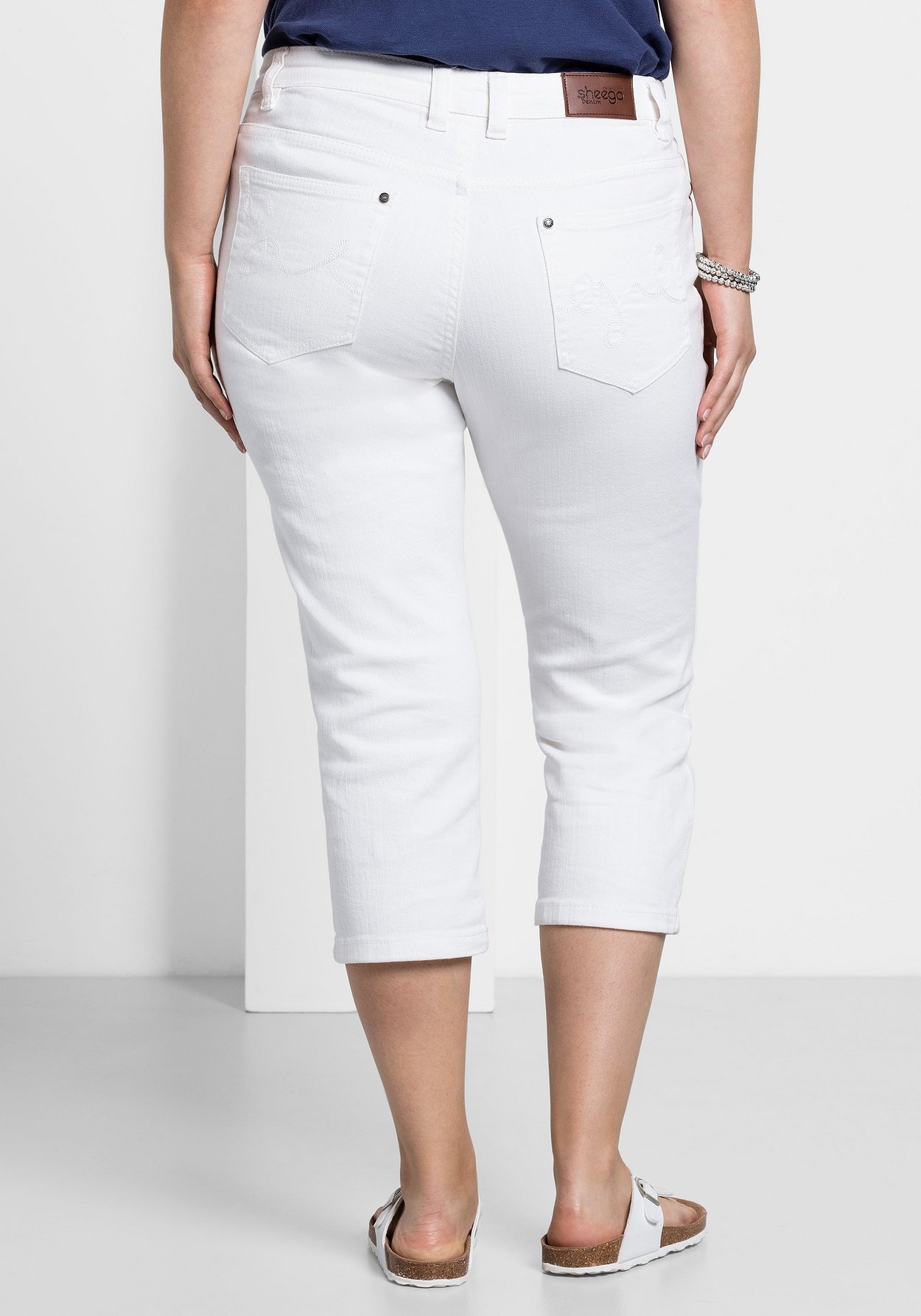 Sheego Caprijeans »Caprijeans mit Used-Effekten«