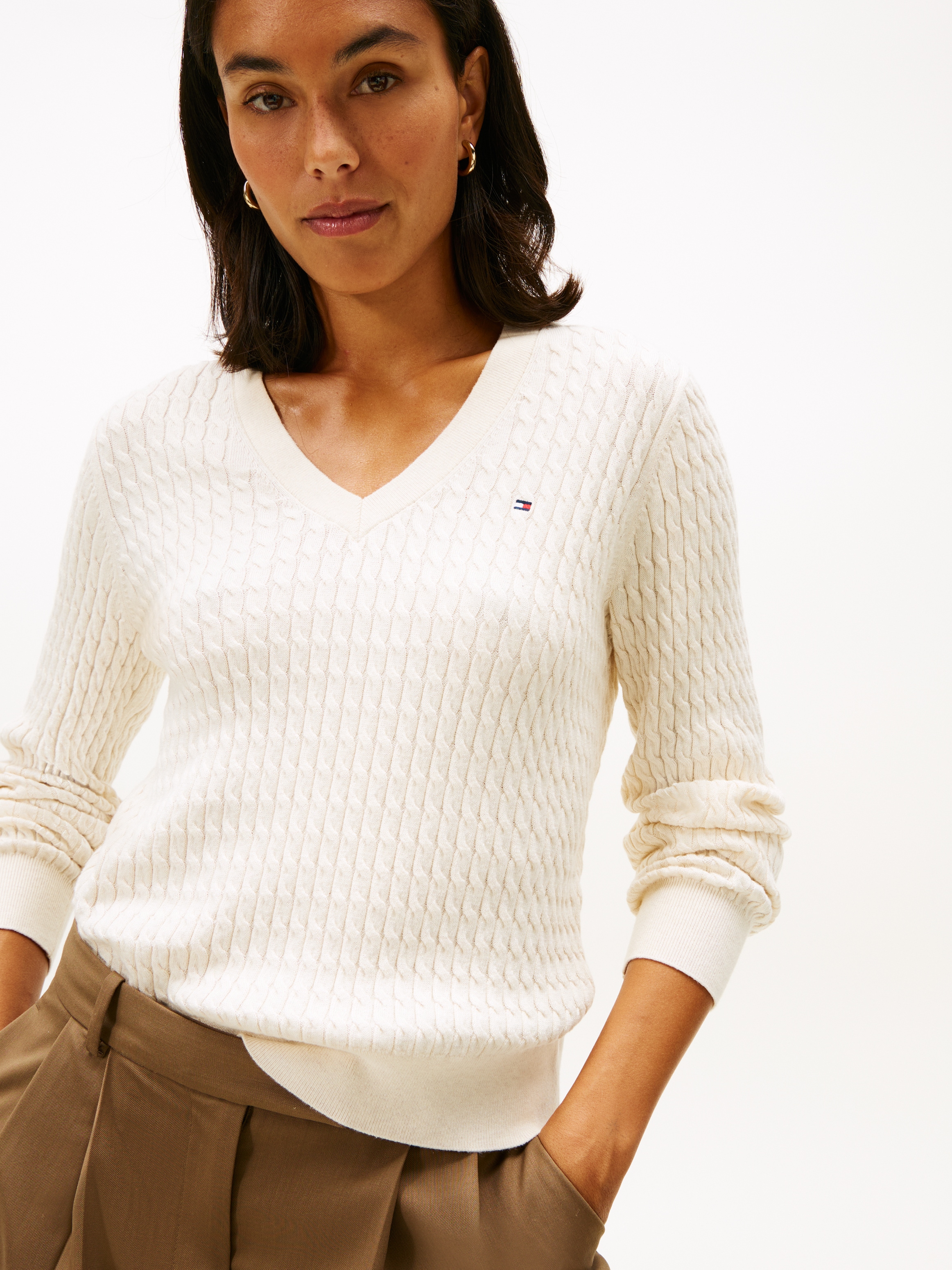 Tommy Hilfiger V-Ausschnitt-Pullover »CO CABLE V-NK LS SWT« mit Zopfmuster, Logostickerei