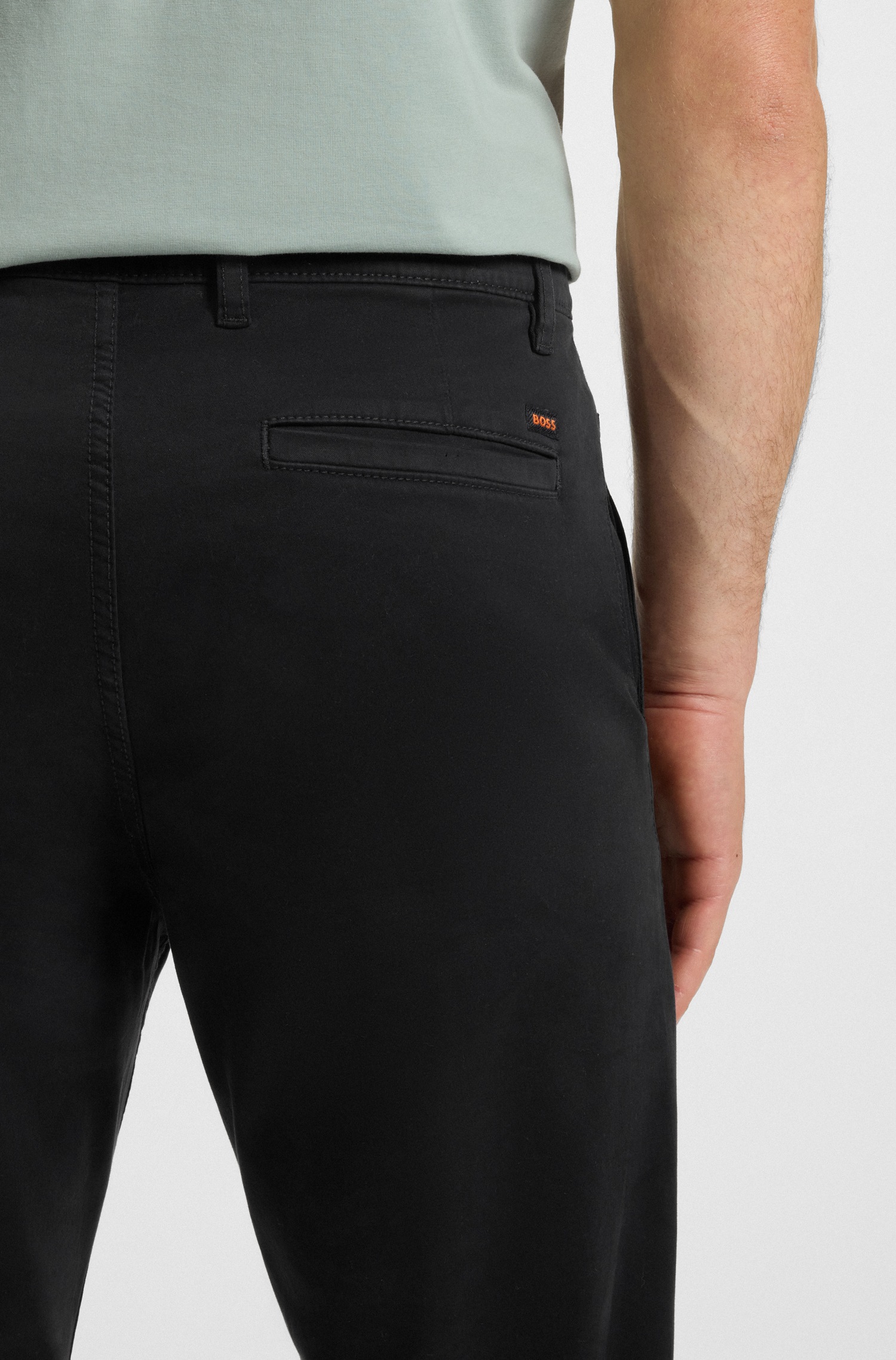 BOSS ORANGE Chinohose »tapered«  mit BOSS Logo hinten