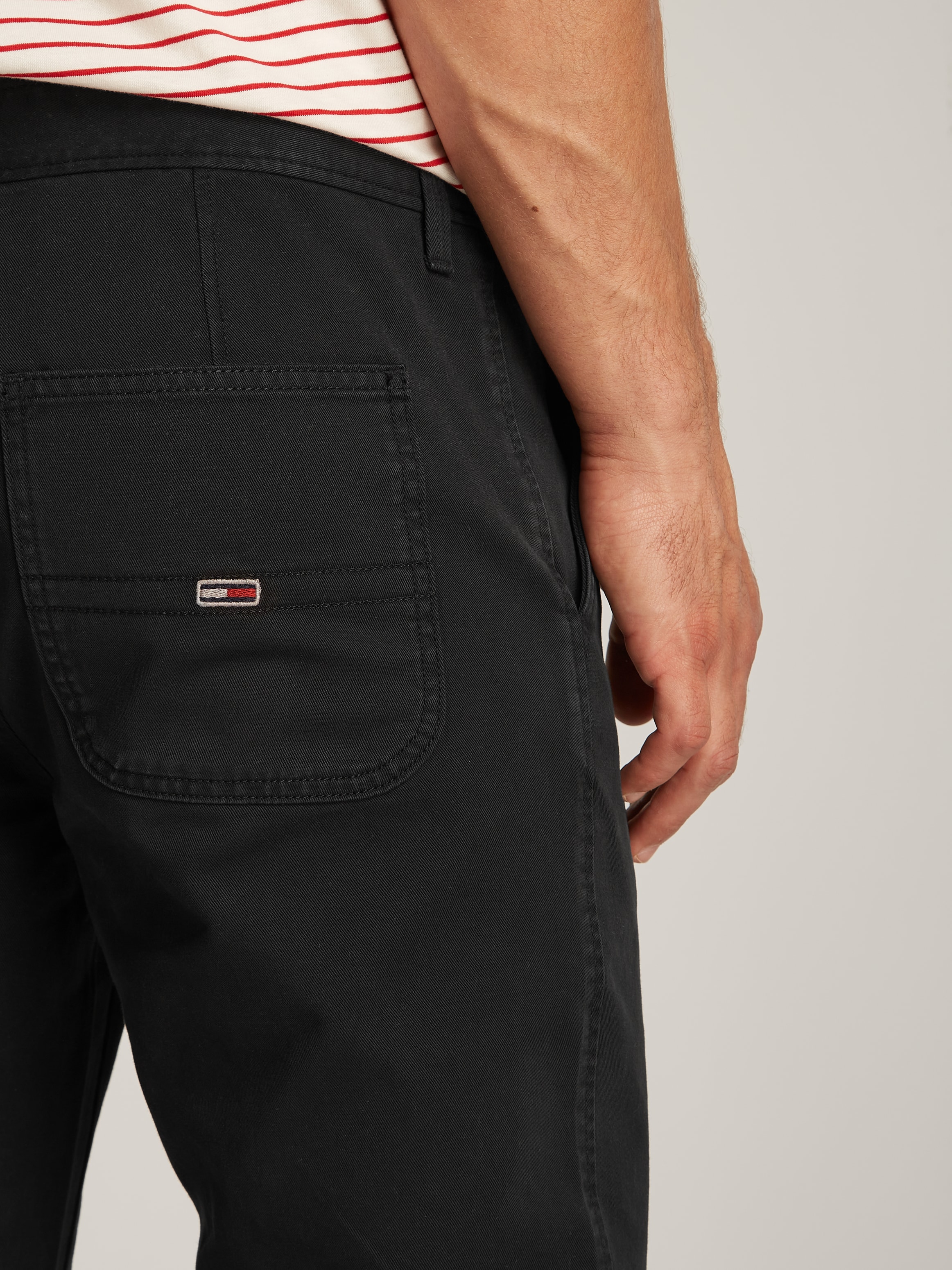 Tommy Jeans Chinohose »TJM RYAN CHINO«, mit Logostickerei