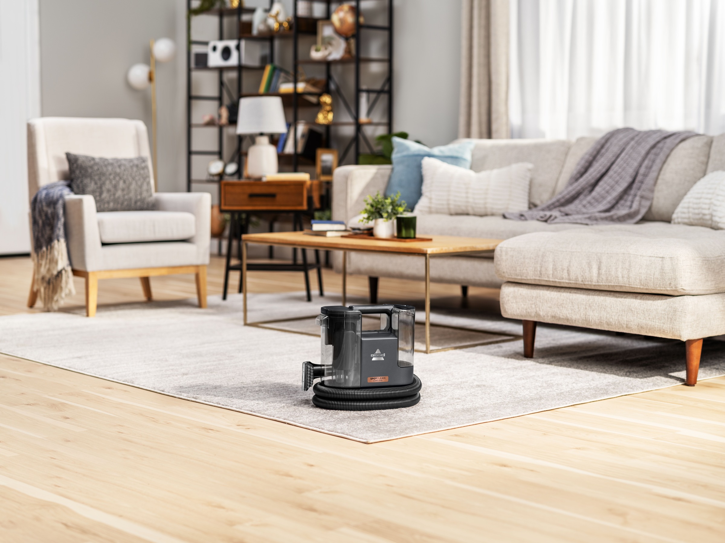 Bissell Wasch-Sauger »3681N SpotClean Cordless, leicht, klein, kabellos, Dual-Tank«, 12kPa, reinigt Flecken auf Teppich, Polster, Autositz & Gartenmöbel