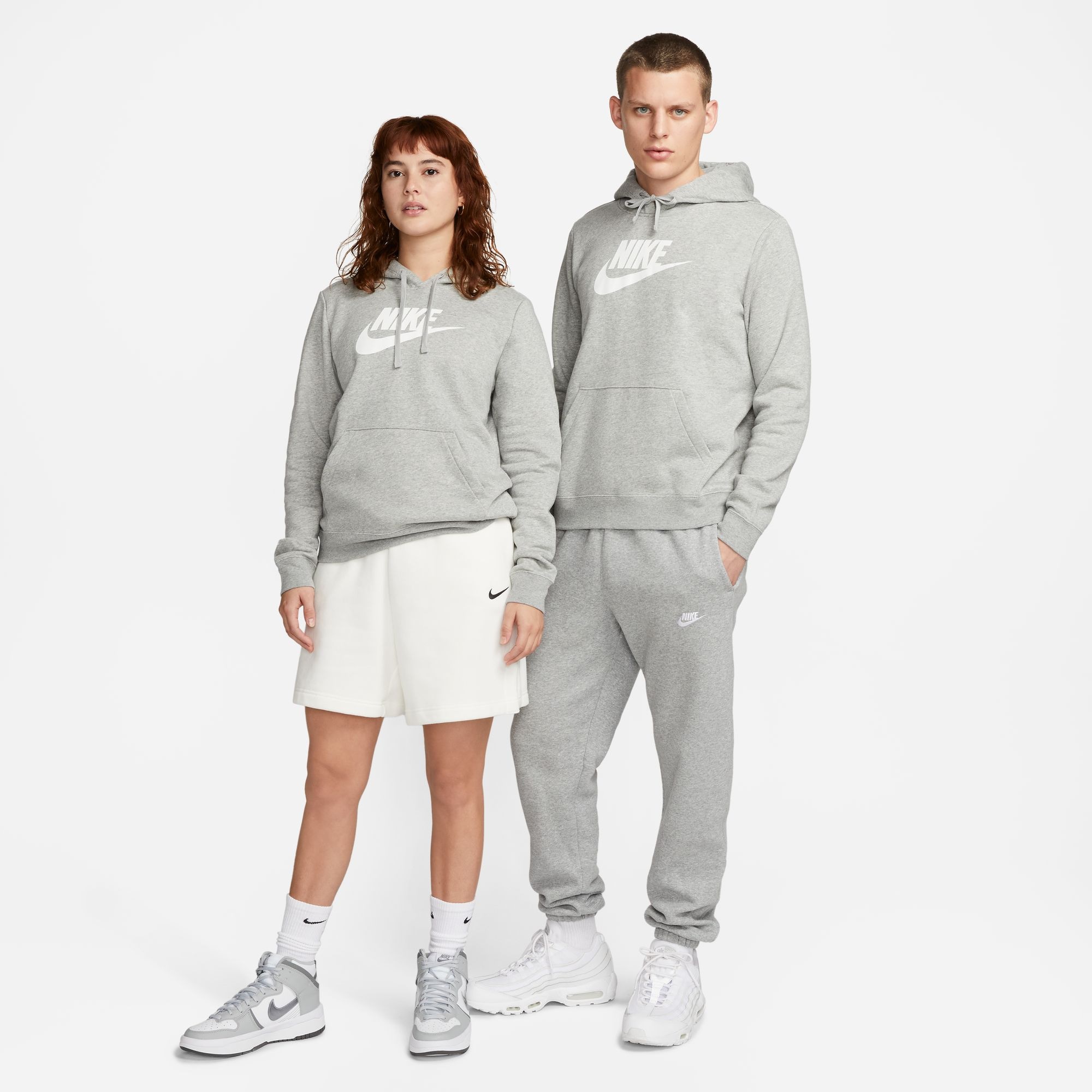 Nike Sportswear Kapuzensweatshirt »Club Fleece Women's Logo Pullover Hoodie«, Damen Kapuzenpullover aus weichem Fleece Material